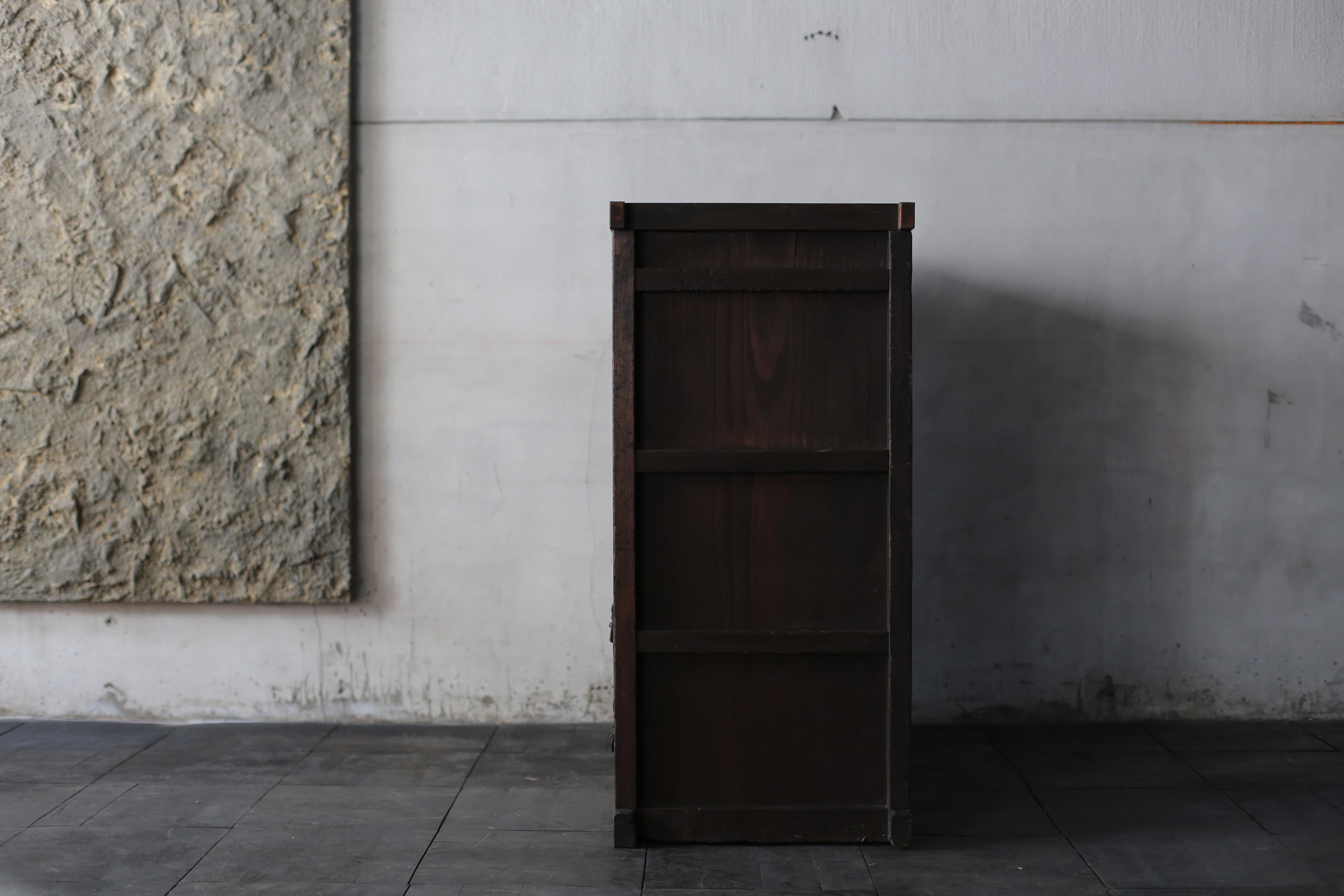 Travail du bois Ancienne commode japonaise Tansu 1860s-1920s en vente