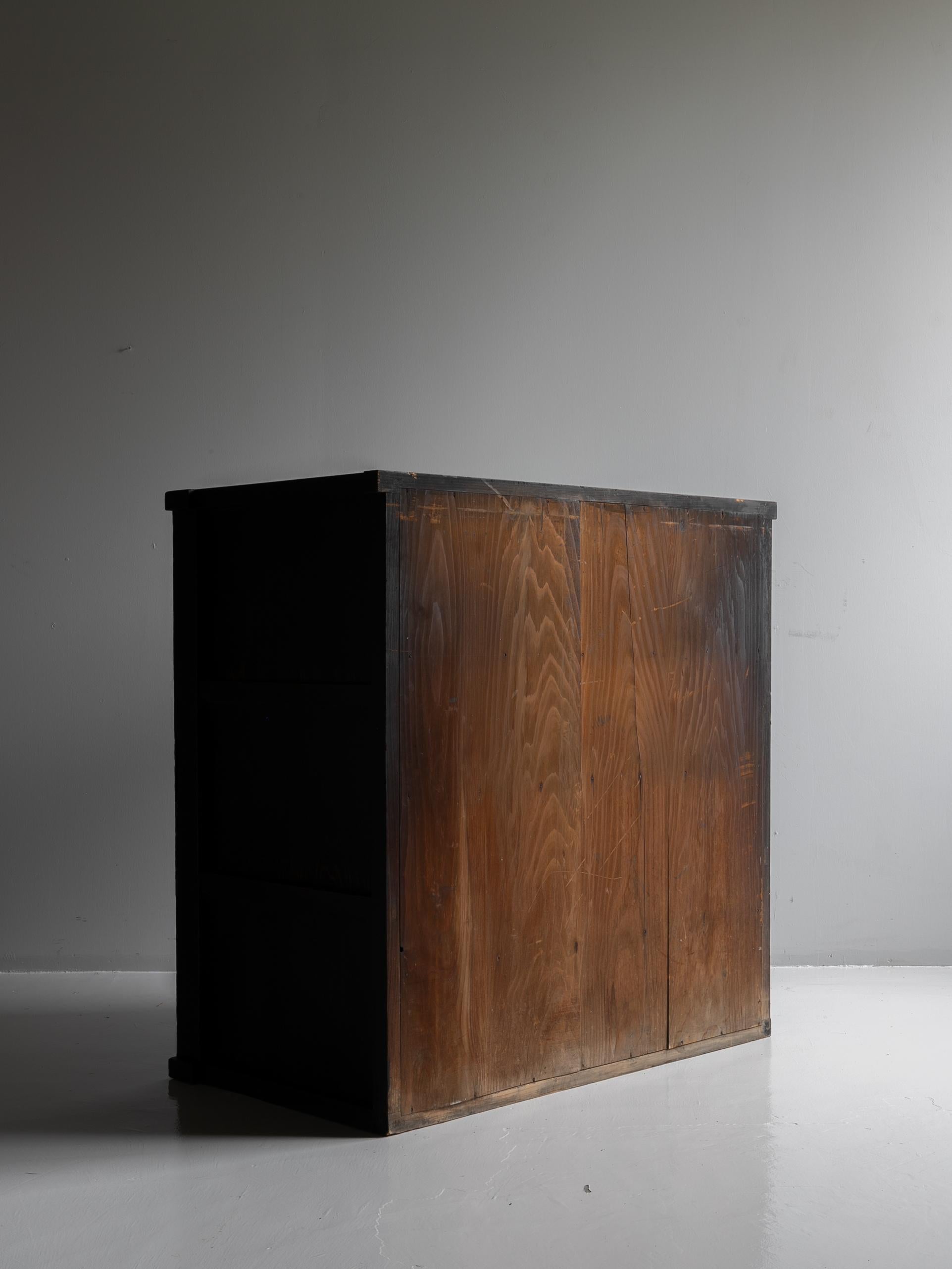 Japanese Antique Tansu Cabinet 1860s-1920s / Cabinet Sideboard Wabi-Sabi im Angebot 9