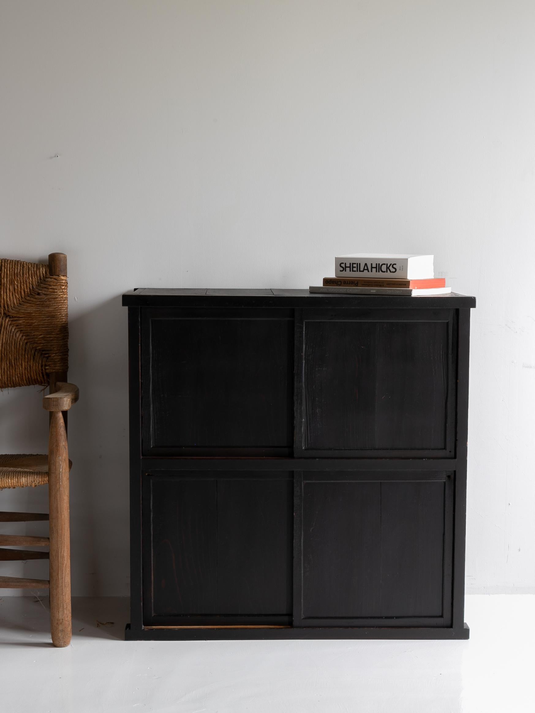 Japanese Antique Tansu Cabinet 1860s-1920s / Cabinet Sideboard Wabi-Sabi (Meiji-Periode) im Angebot