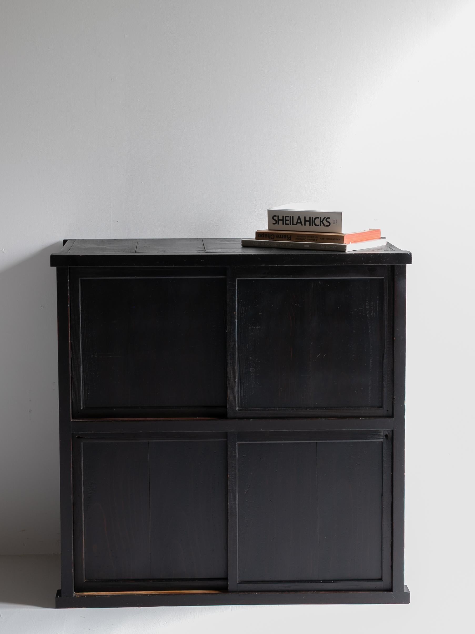 Japanese Antique Tansu Cabinet 1860s-1920s / Cabinet Sideboard Wabi-Sabi (Japanisch) im Angebot