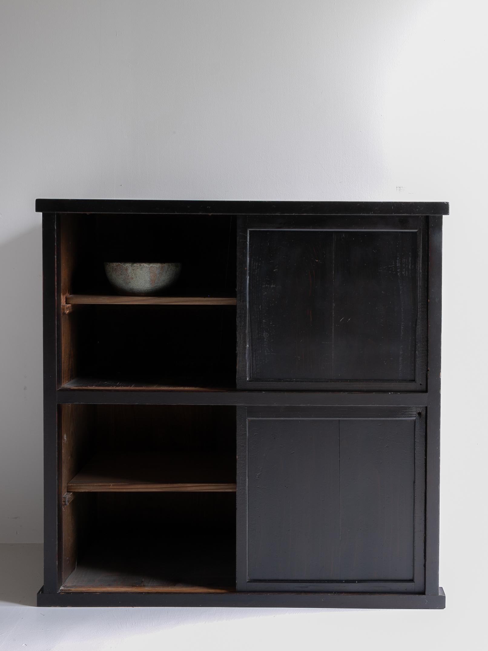Japanese Antique Tansu Cabinet 1860s-1920s / Cabinet Sideboard Wabi-Sabi im Angebot 1
