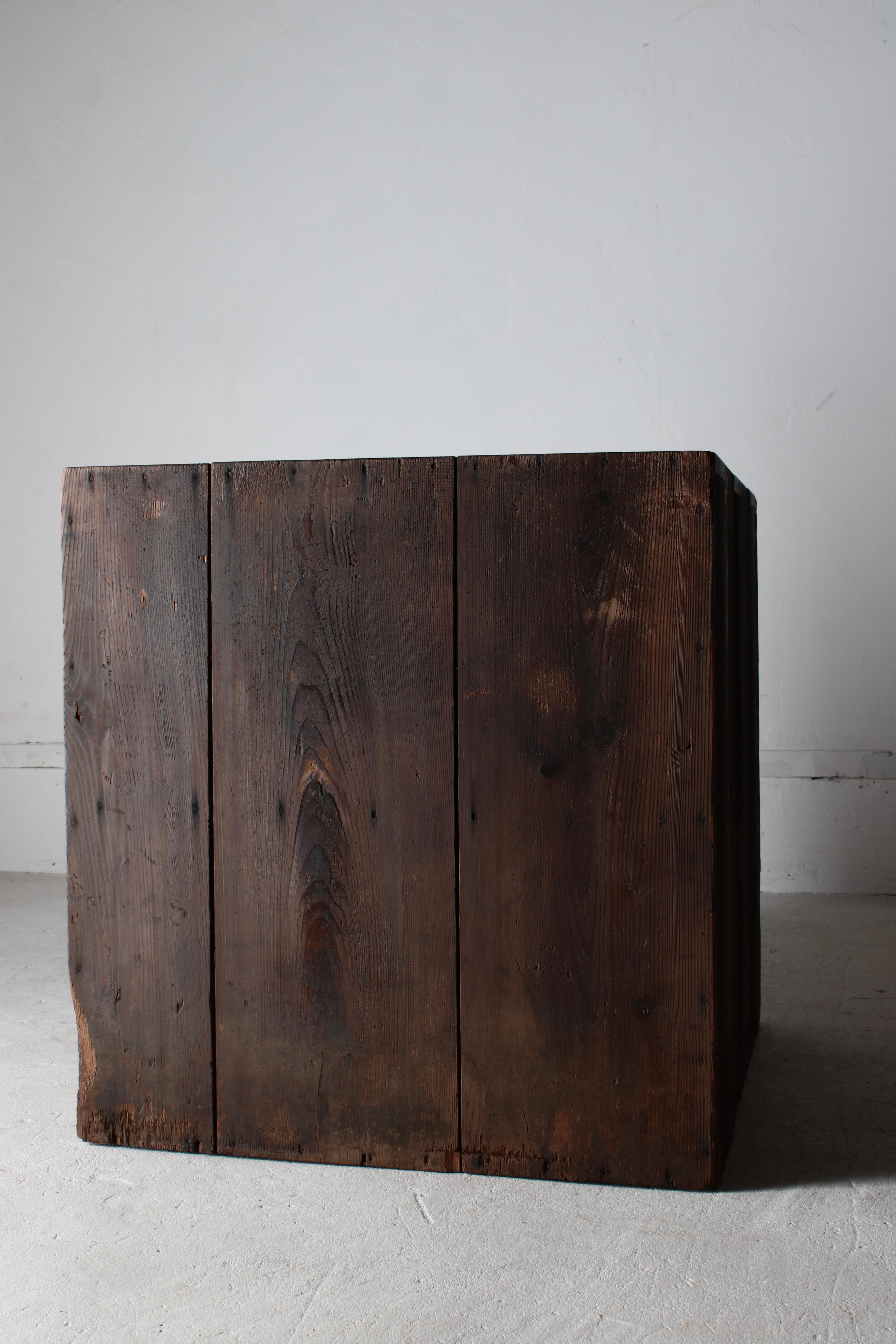 Antiker japanischer Tansu-/Schrank-Schubladen-Nachttisch / 1868-1912er Jahre / Wabi-Sabi im Angebot 3