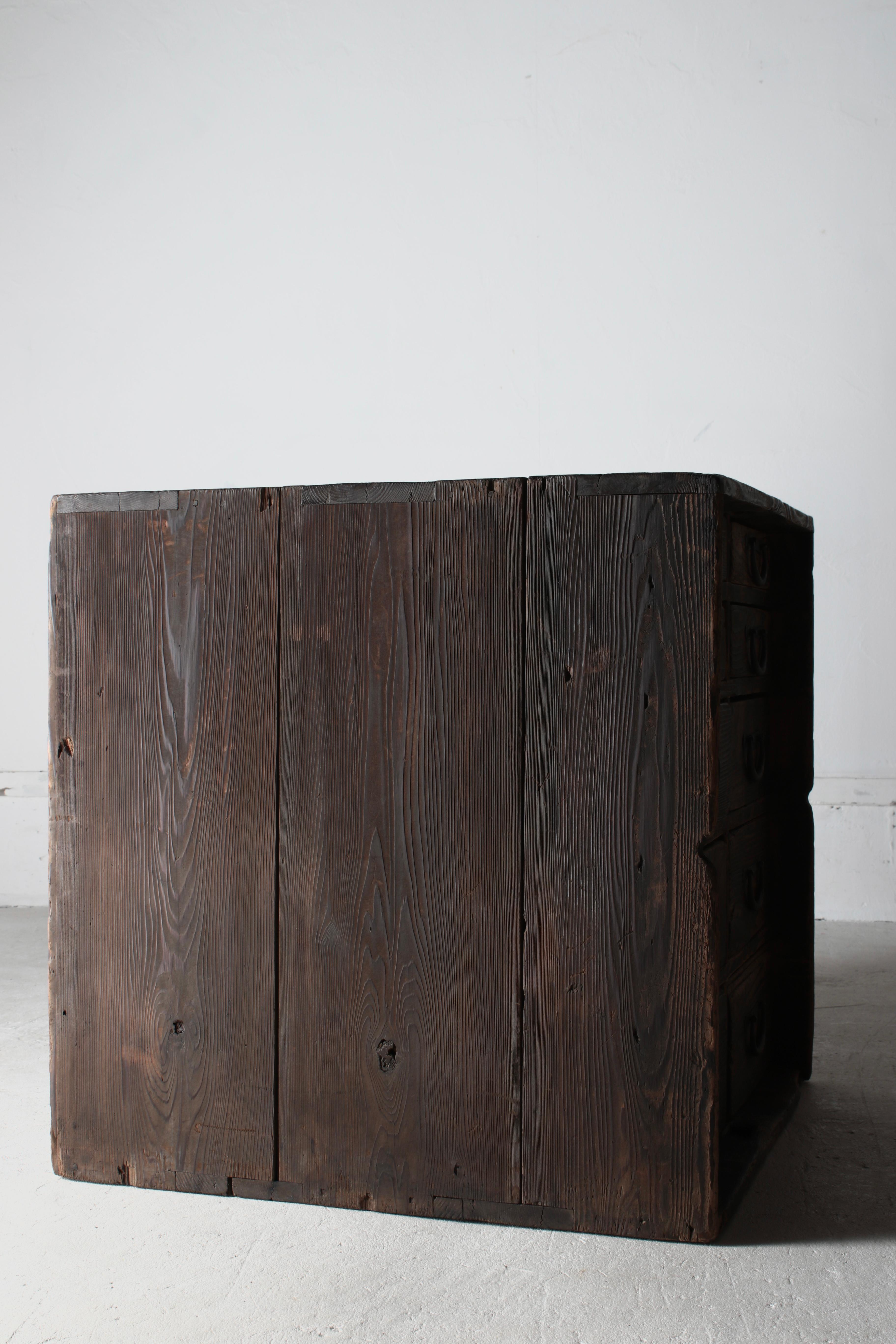 Antiker japanischer Tansu-/Schrank-Schubladen-Nachttisch / 1868-1912er Jahre / Wabi-Sabi im Angebot 6