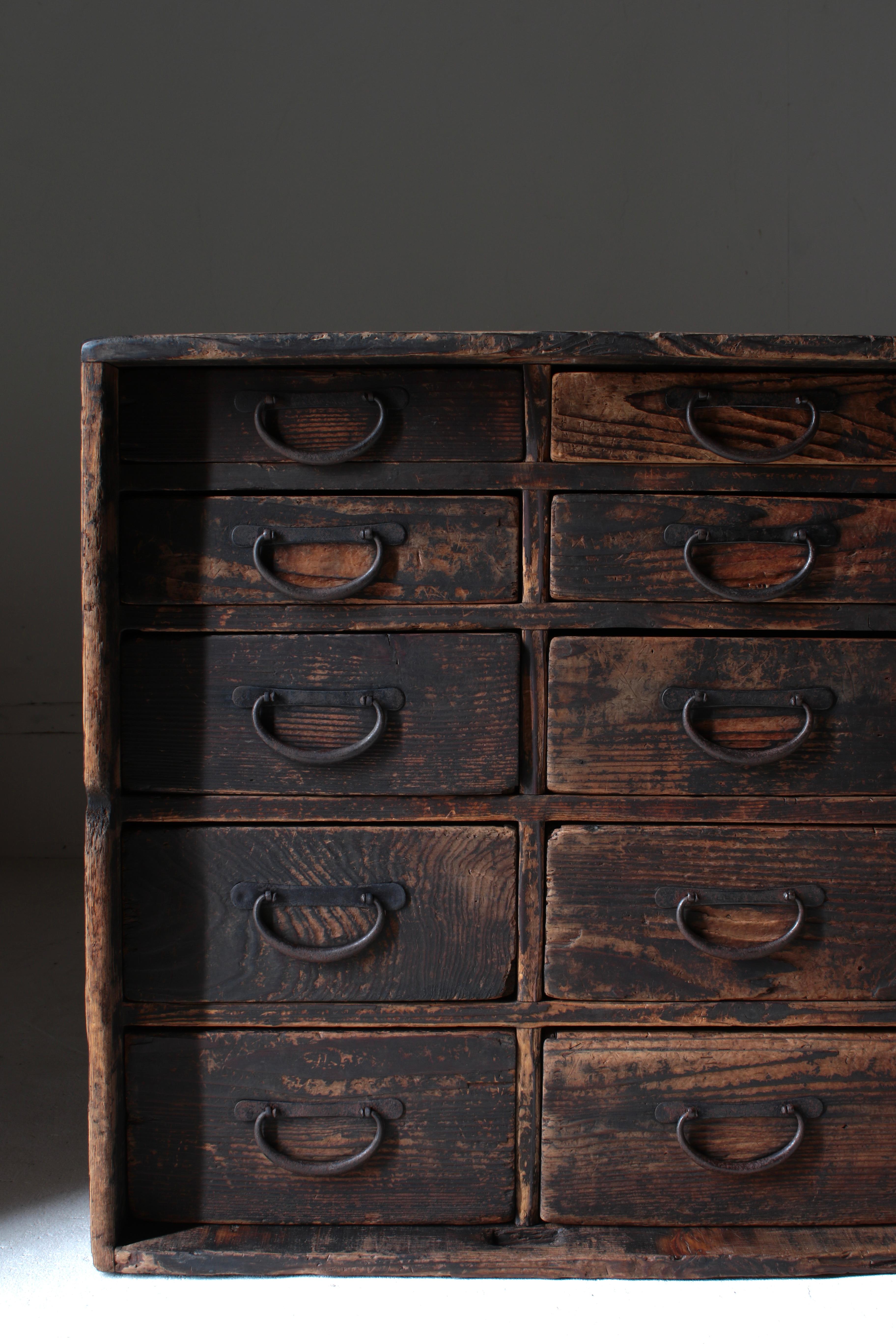 Antiker japanischer Tansu-/Schrank-Schubladen-Nachttisch / 1868-1912er Jahre / Wabi-Sabi im Angebot 9