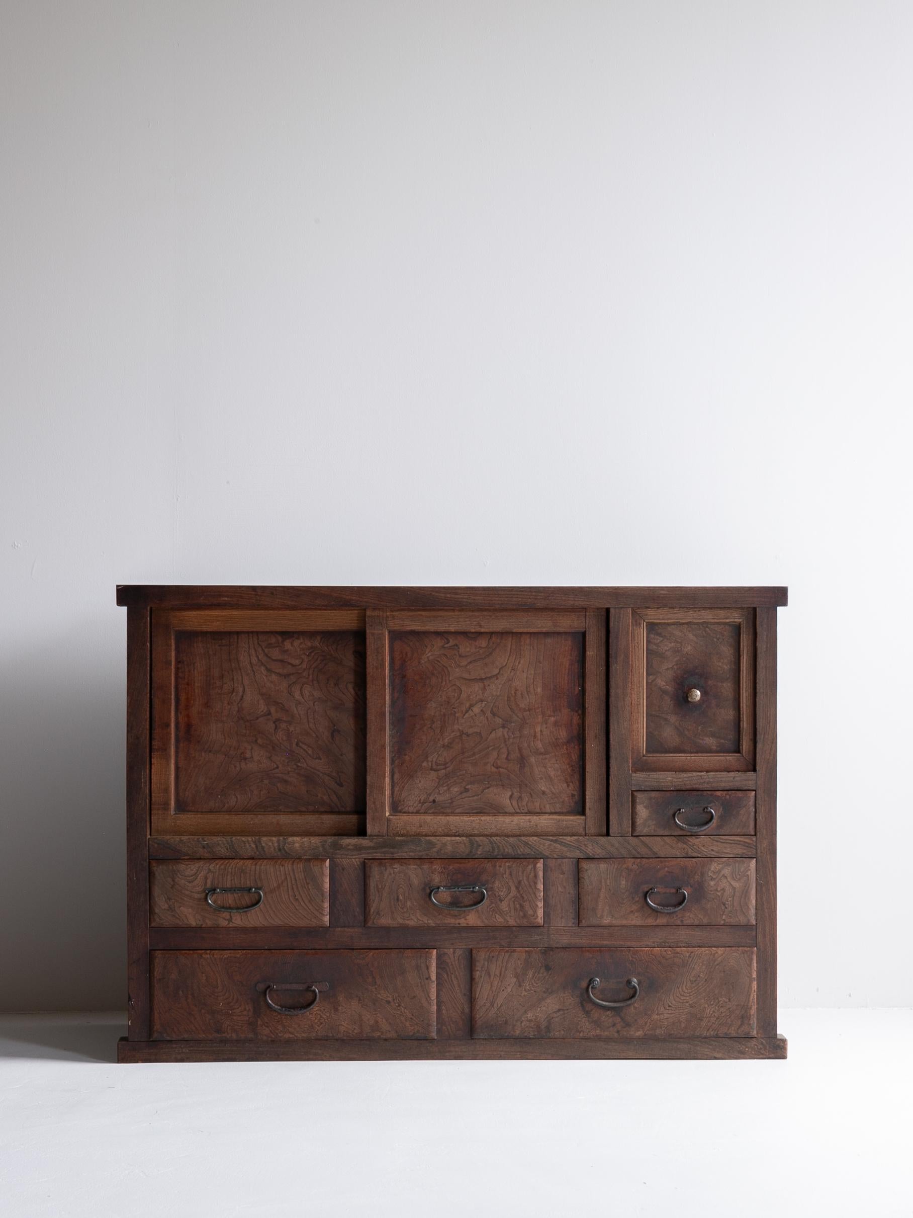 Japanese Antique Tansu Cabinet / Taishō–Shōwa Period 1910s–1940s In Good Condition For Sale In Sammu-shi, Chiba