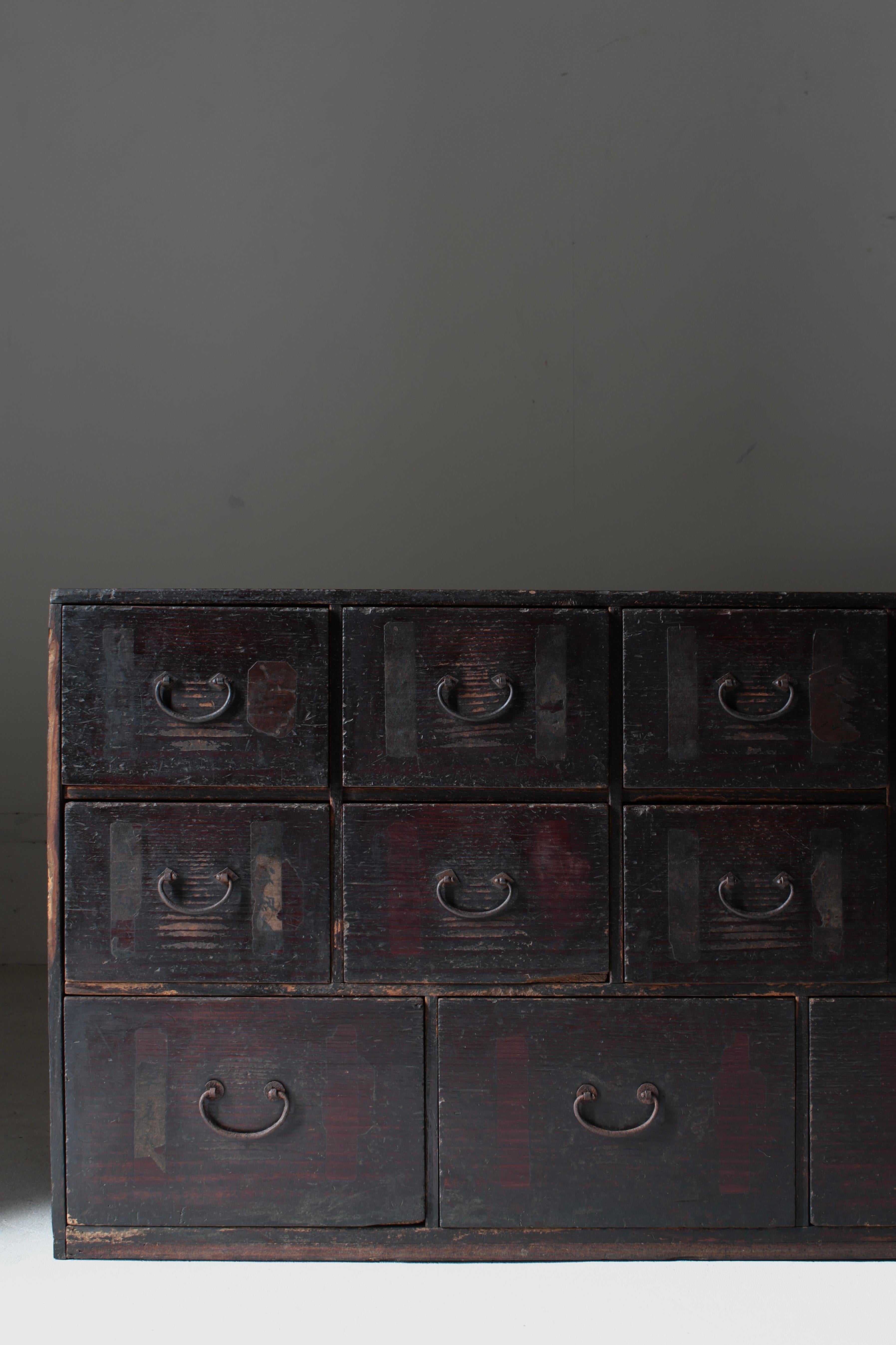 Antiker japanischer Tansu-Schrank mit Schubladenschrank / 1868-1912er Jahre / Wabi-Sabi Mingei (Holz) im Angebot
