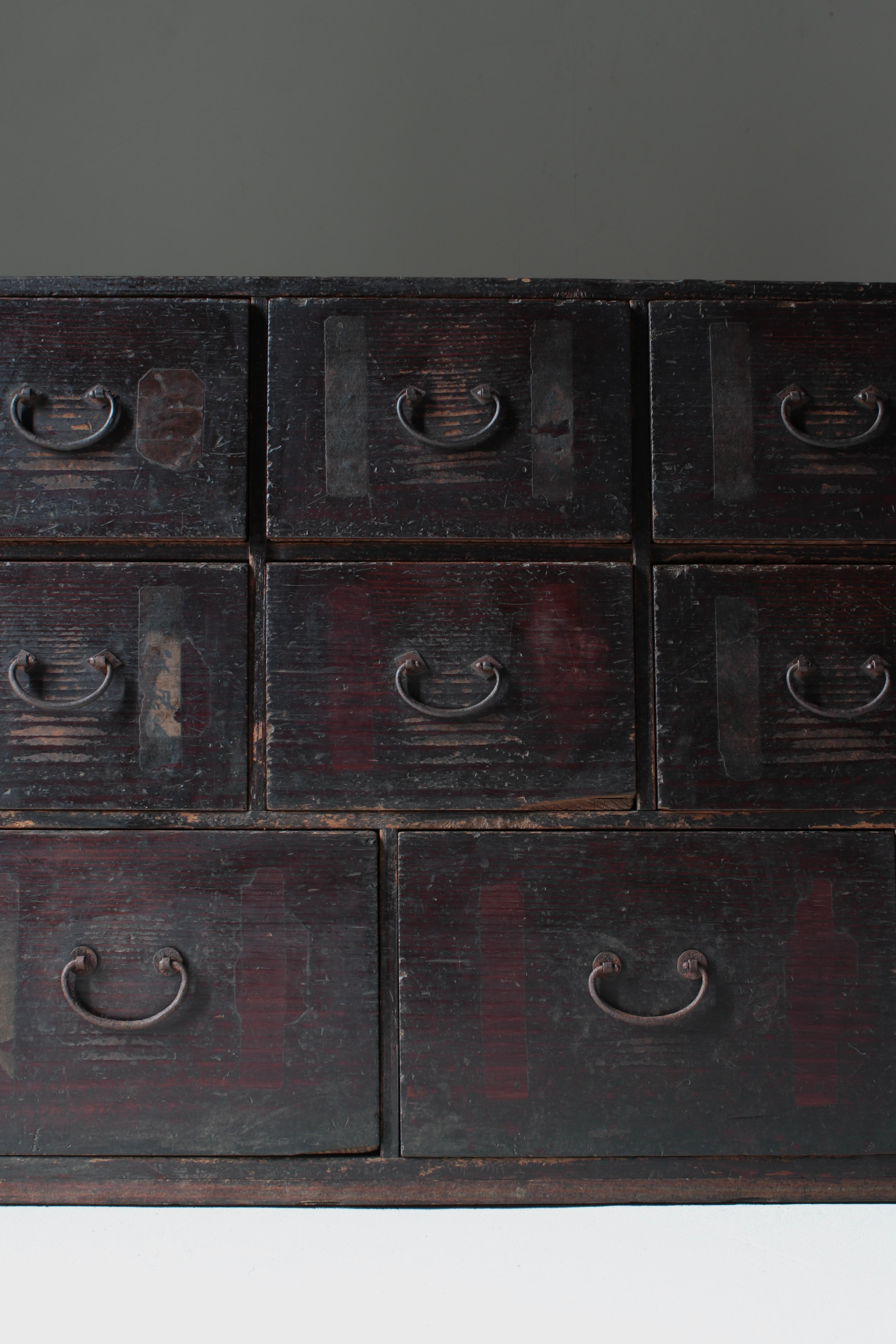 Antiker japanischer Tansu-Schrank mit Schubladenschrank / 1868-1912er Jahre / Wabi-Sabi Mingei im Angebot 1