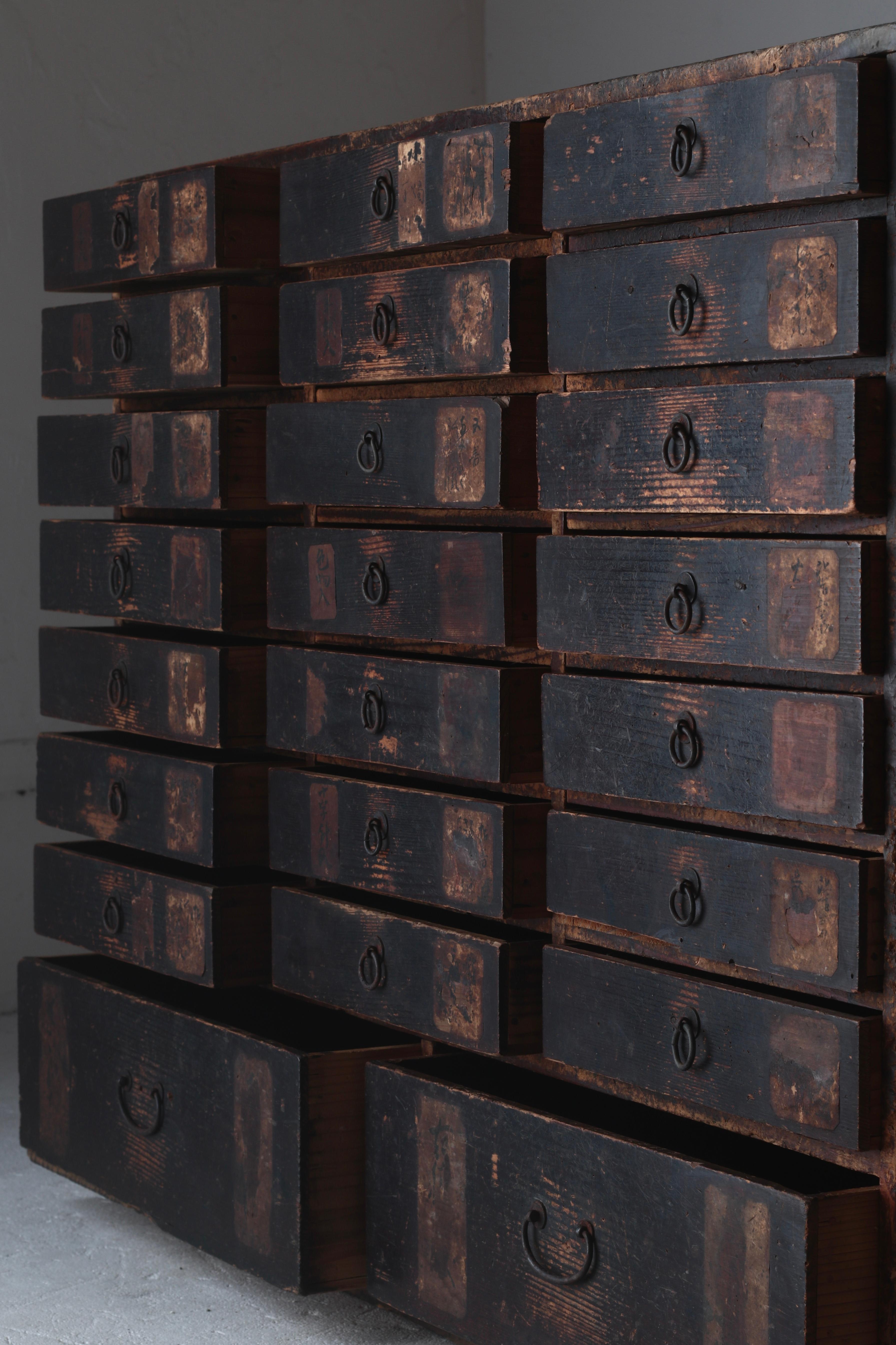 Japanese Antique Tansu / Drawer Cabinet / Edo Period / Wabi-Sabi Mingei In Good Condition In Iwate-gun Shizukuishi-cho, Iwate Prefecture