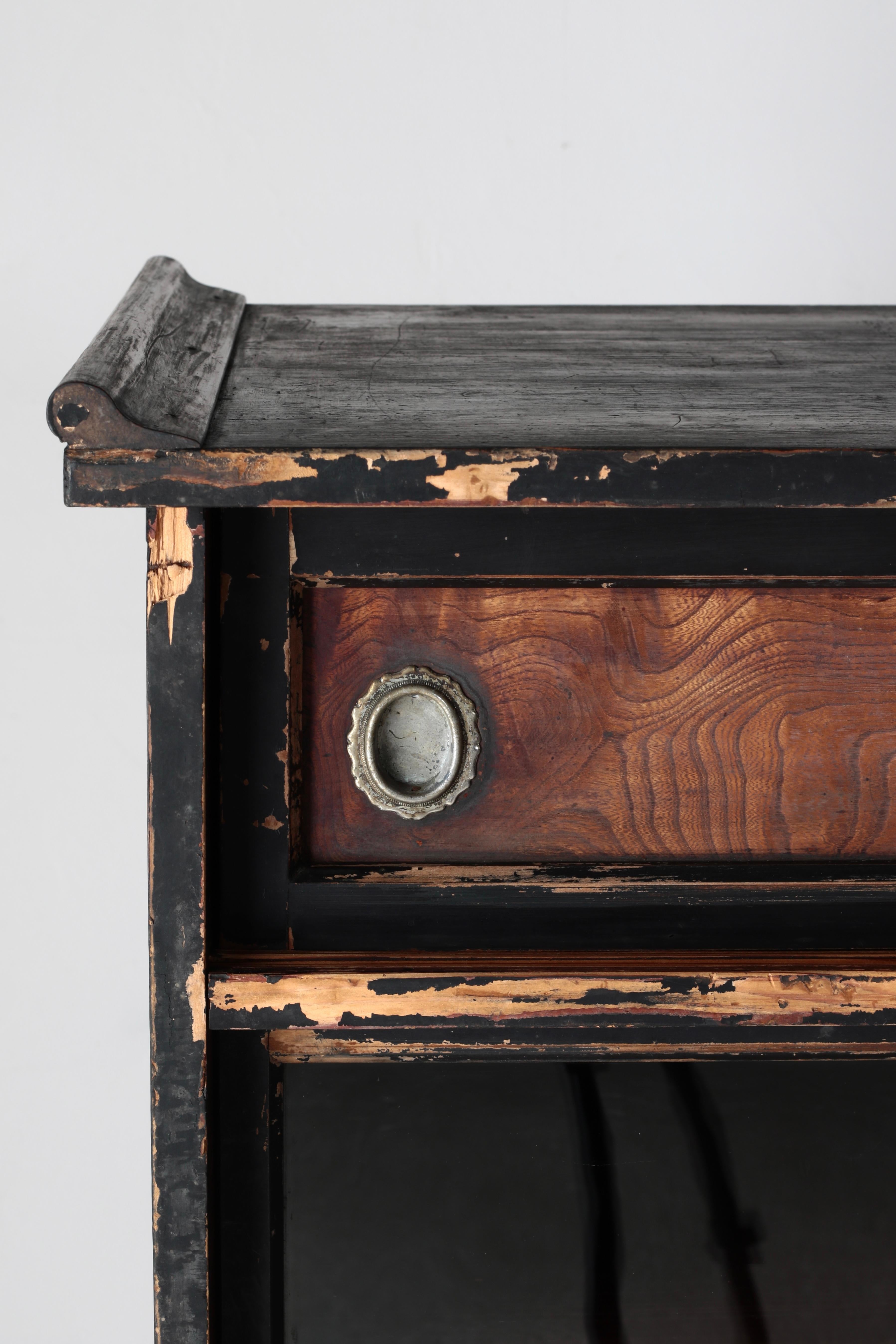 Antico gabinetto giapponese per il tè / Deposito per tansu / Circa 1900 / Wabi-sabi in vendita 2