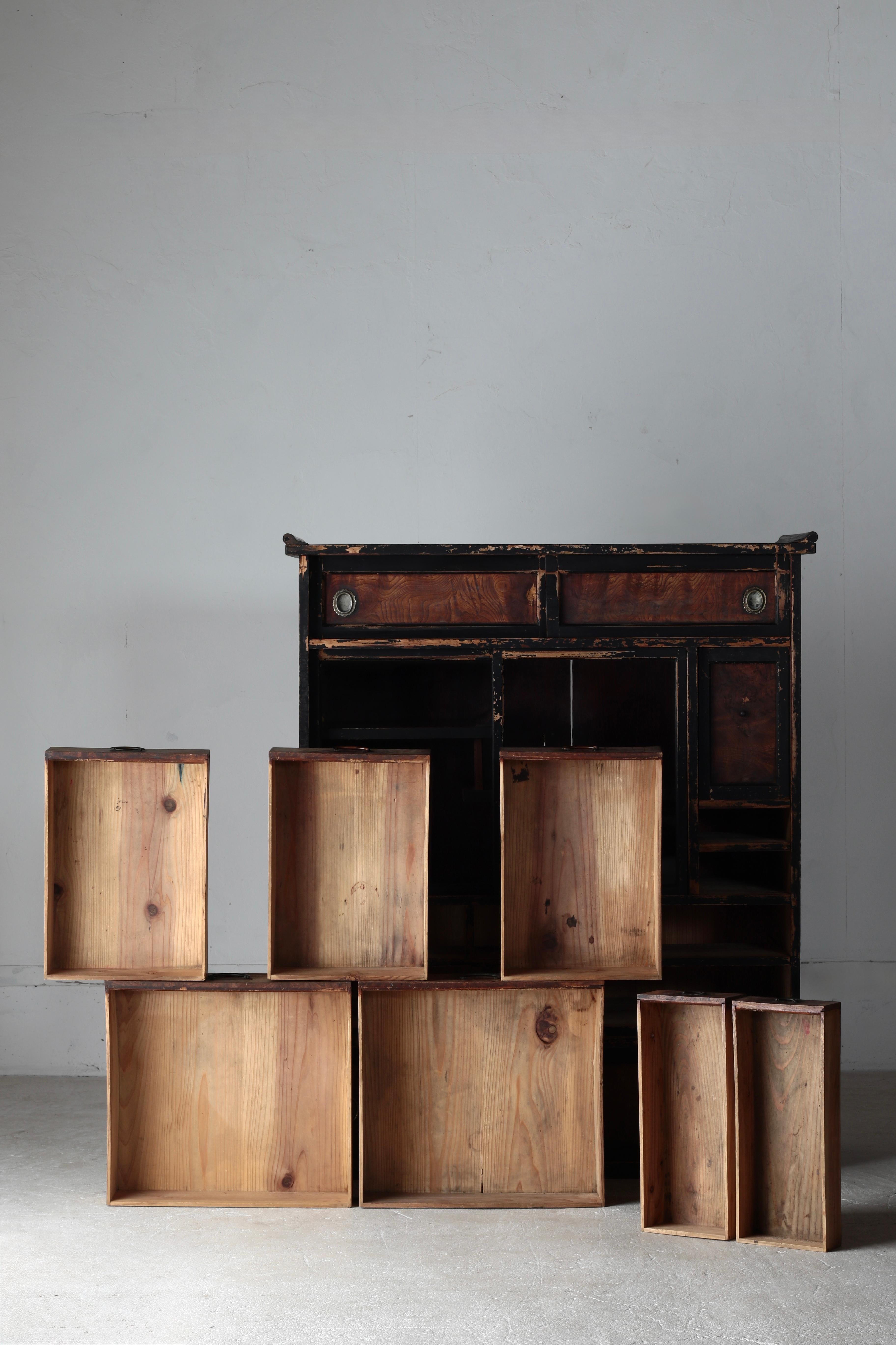 Antico gabinetto giapponese per il tè / Deposito per tansu / Circa 1900 / Wabi-sabi in vendita 4