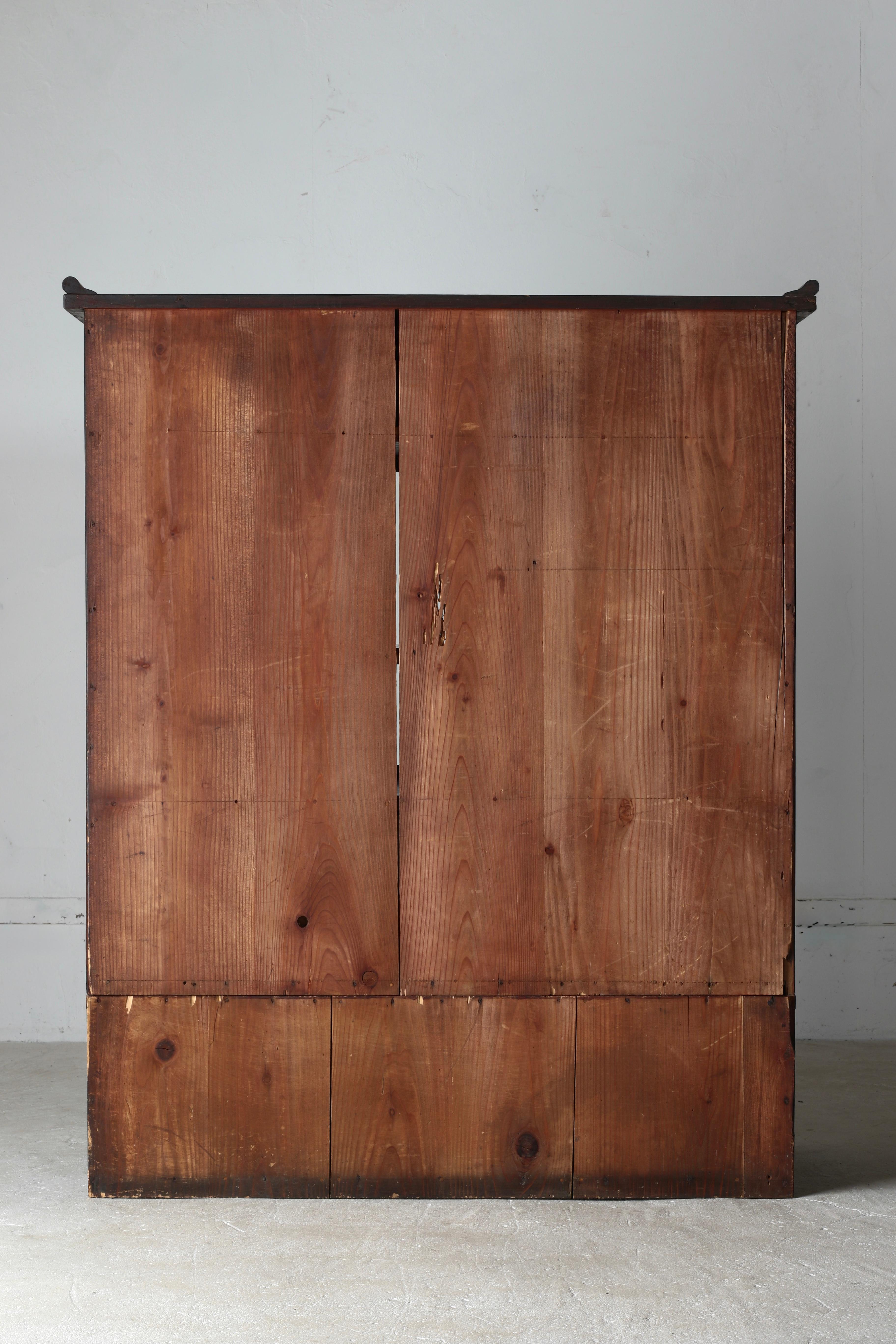 Antico gabinetto giapponese per il tè / Deposito per tansu / Circa 1900 / Wabi-sabi in vendita 8