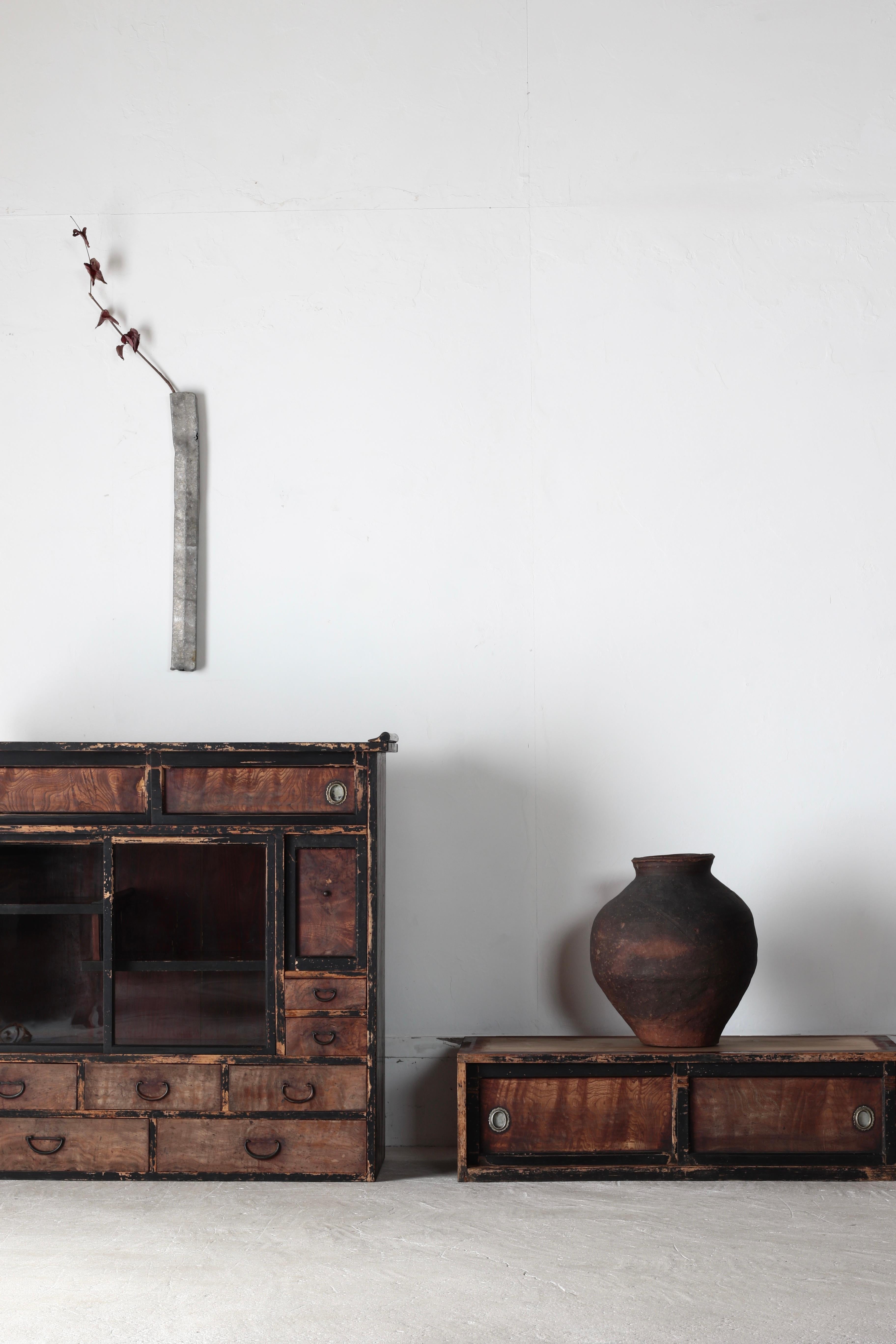 Antico gabinetto giapponese per il tè / Deposito per tansu / Circa 1900 / Wabi-sabi in vendita 11