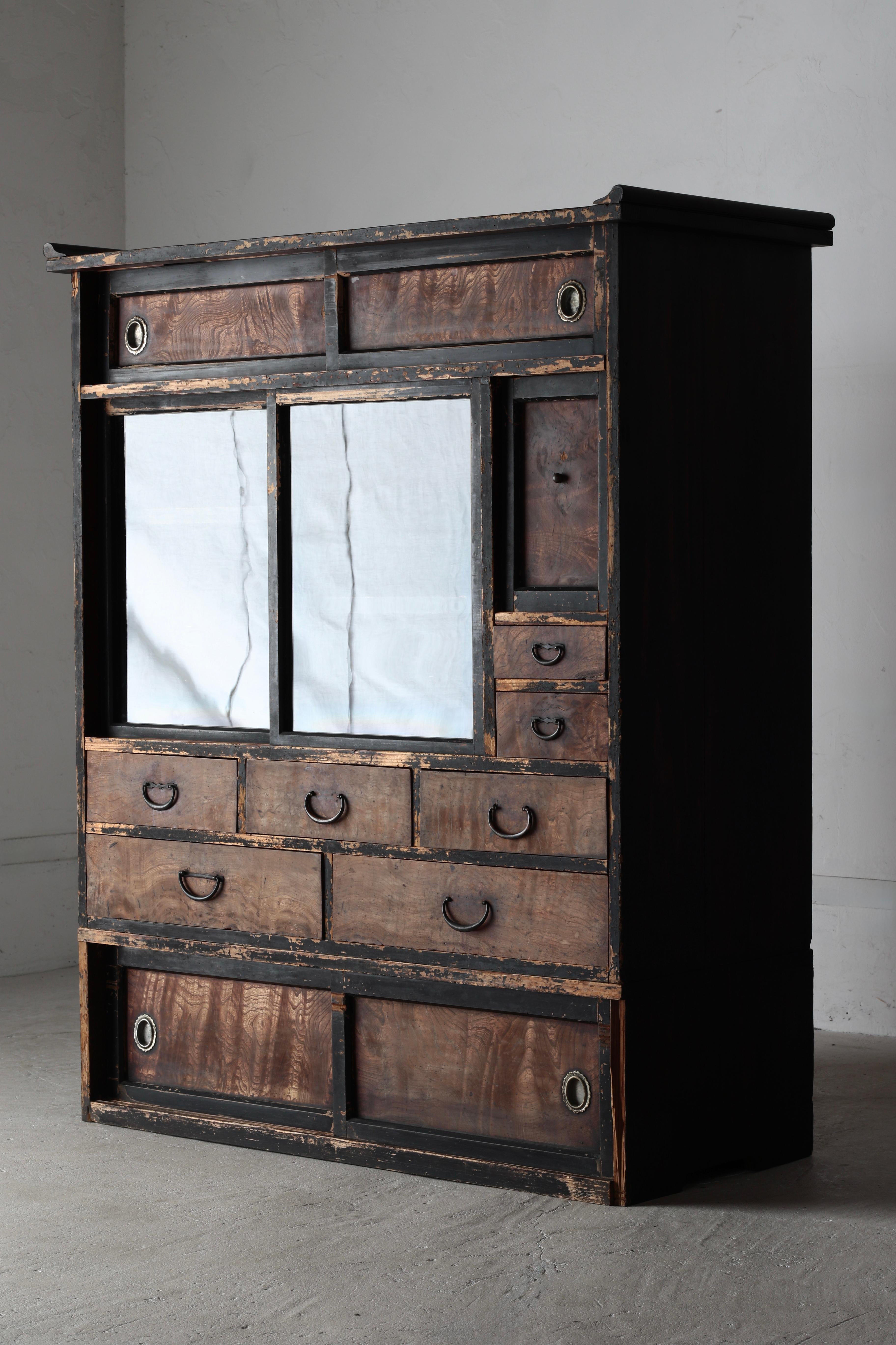 Giapponese Antico gabinetto giapponese per il tè / Deposito per tansu / Circa 1900 / Wabi-sabi in vendita