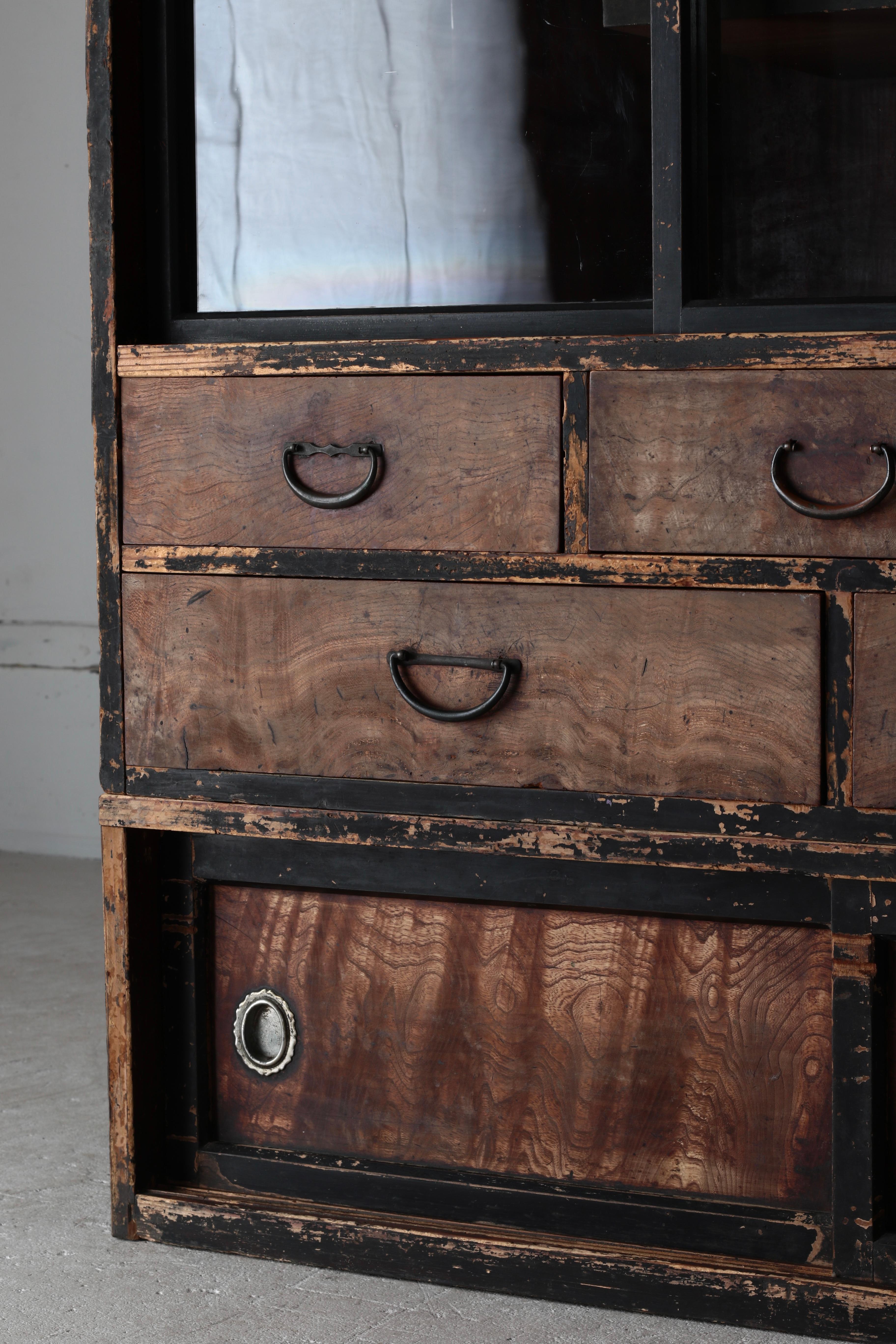 XIX secolo Antico gabinetto giapponese per il tè / Deposito per tansu / Circa 1900 / Wabi-sabi in vendita