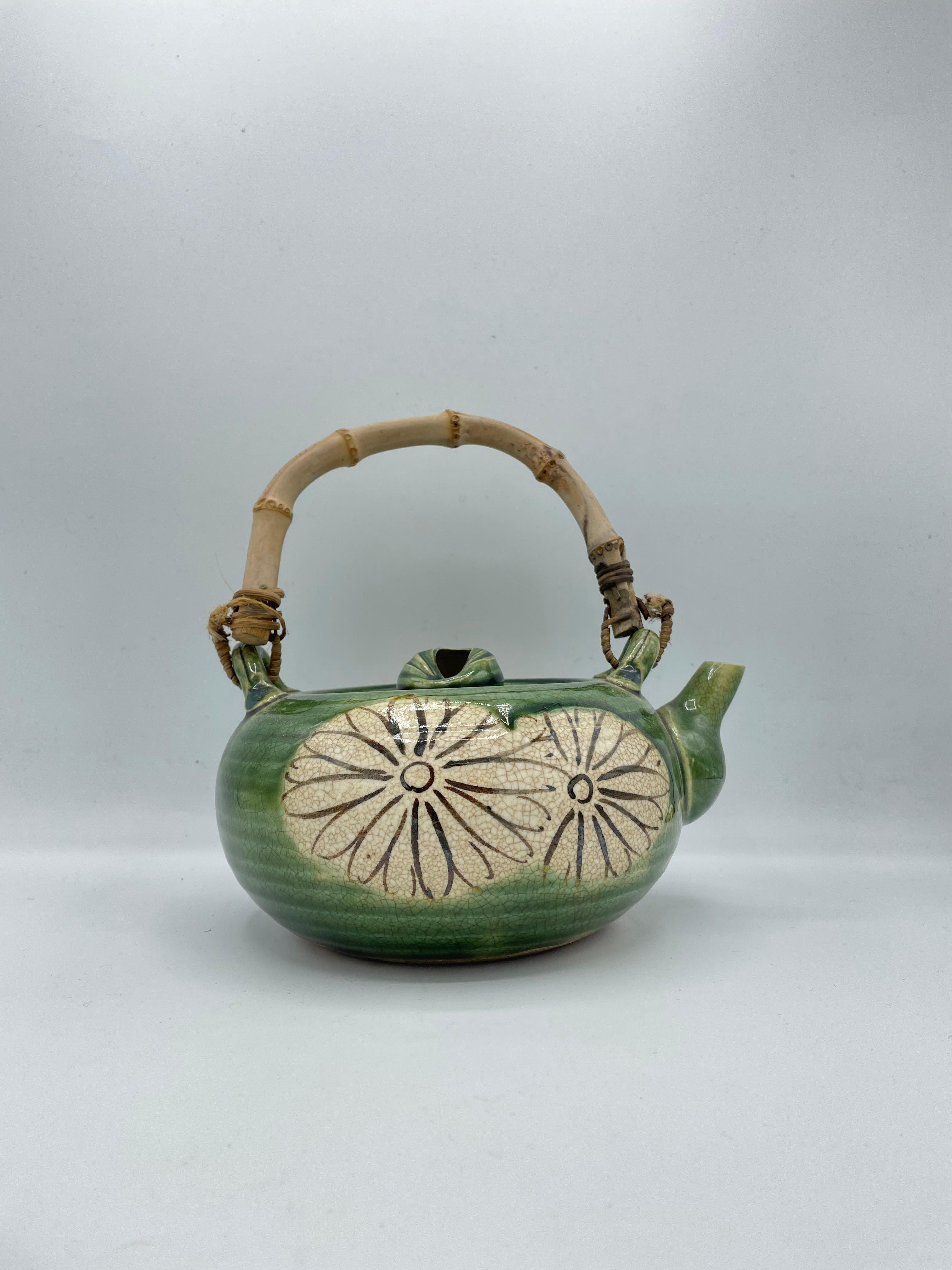 Japanese Antique Tea Pot Oribe Style, 1920s In Good Condition In Paris, FR