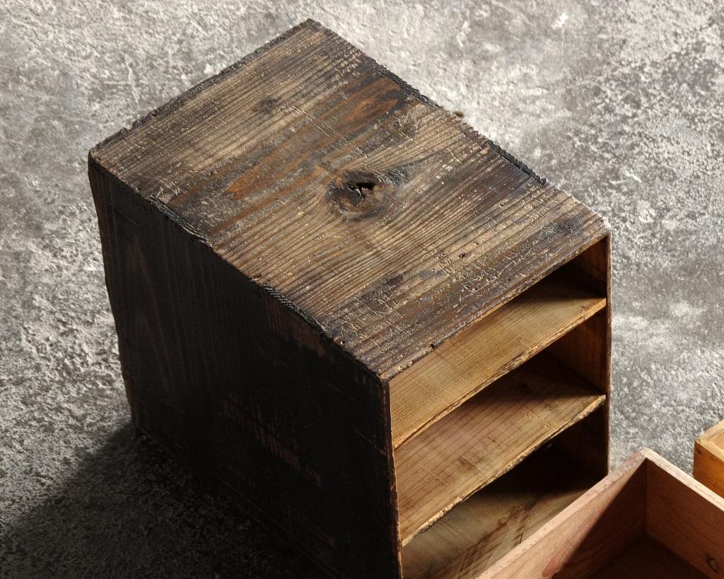 Boîte japonaise ancienne à trois tiroirs, époque Taisho (1912-1926), Wabi Sabi #2 en vente 4