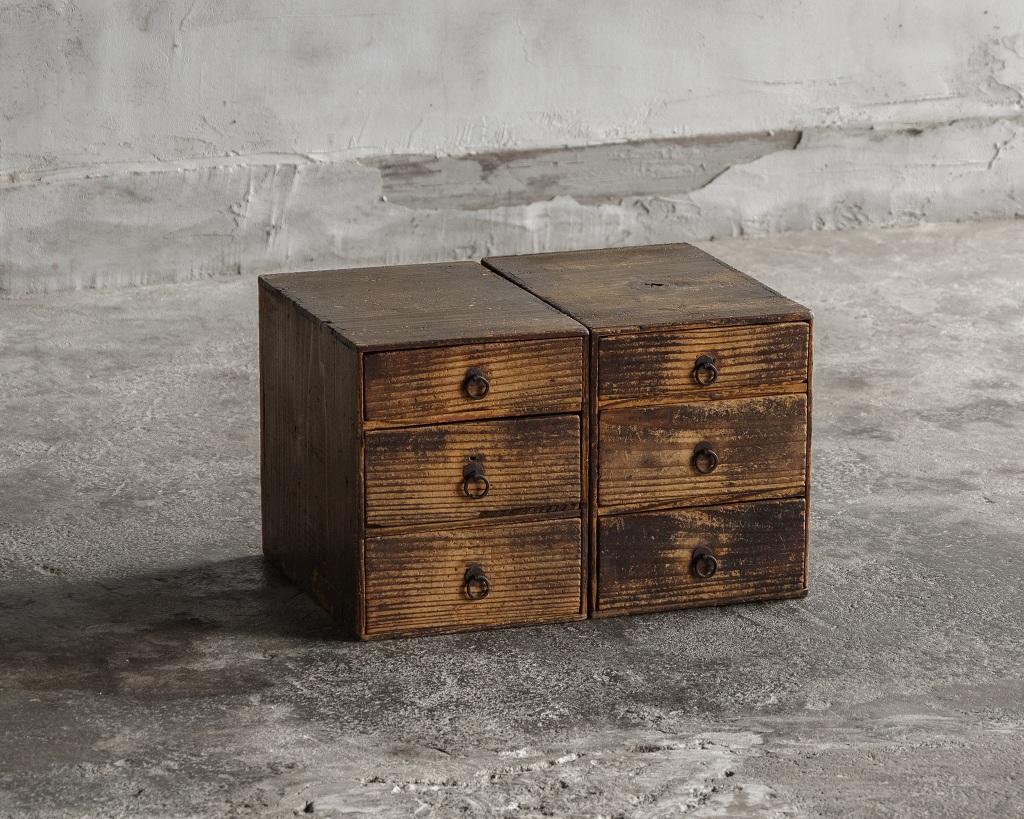 Boîte japonaise ancienne à trois tiroirs, époque Taisho (1912-1926), Wabi Sabi #2 en vente 7