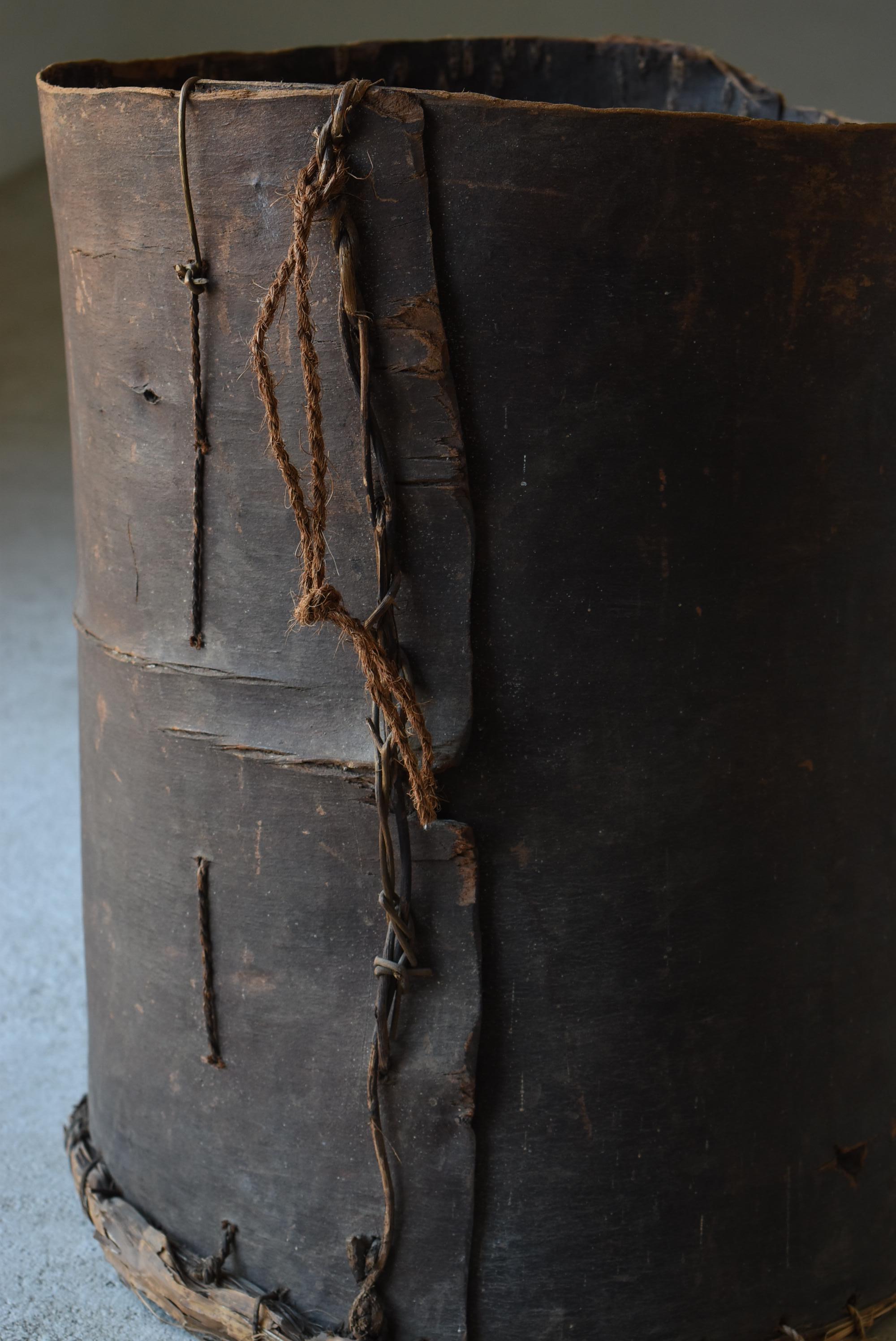 Japanese Antique Tree Bark Basket 1860s-1920s / Plant Cover Bowl Wabisabi For Sale 6