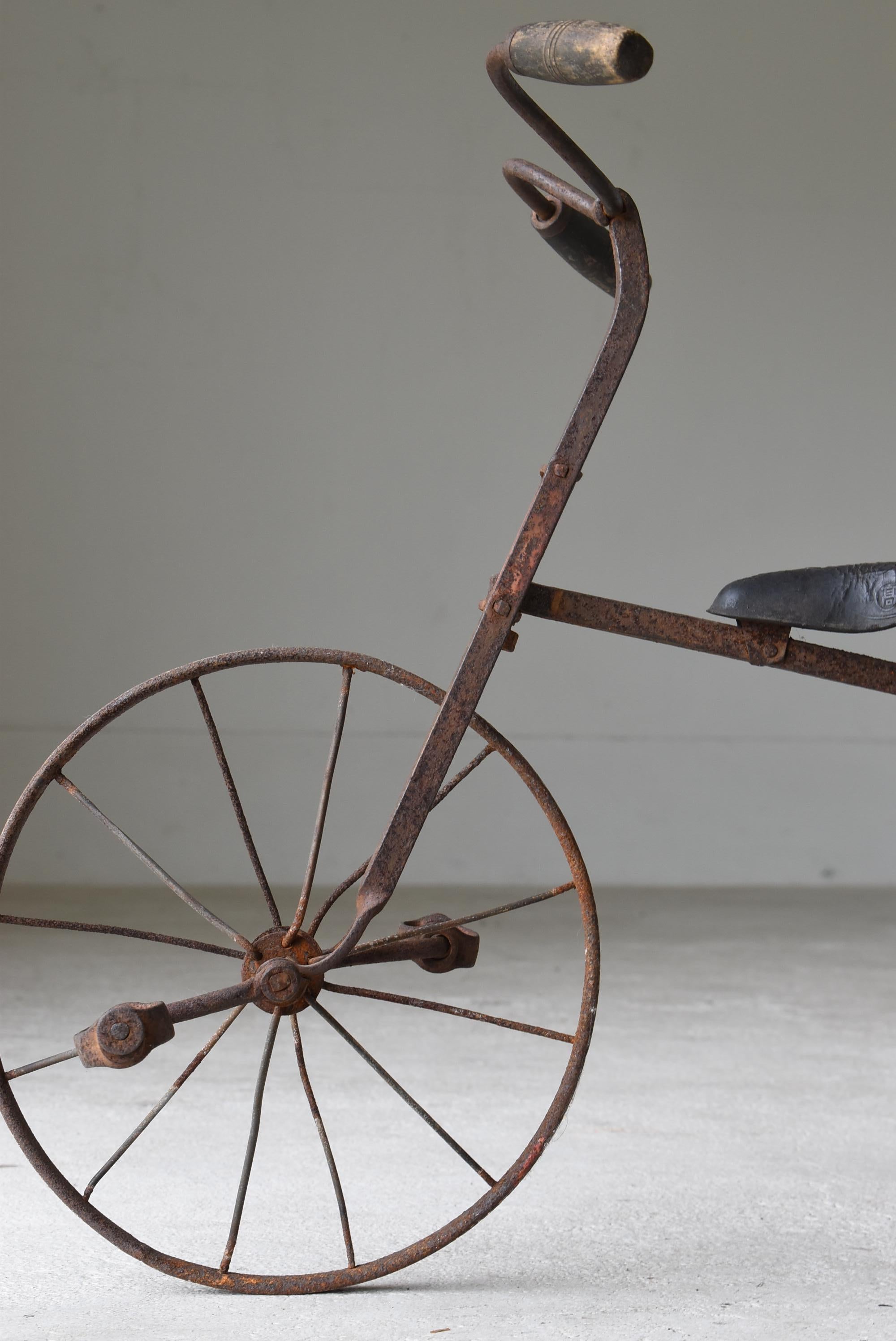 Showa Japanese Antique Tricycle 1900s-1940s / Three Wheeler Figurine Wabi Sabi Object For Sale
