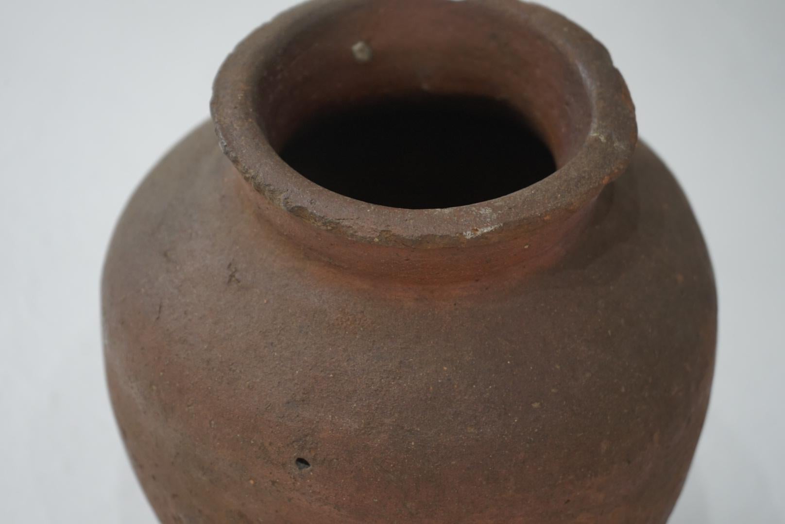 Japanese Antique Tsubo pot Flower Vase Wabi-Sabi In Fair Condition For Sale In Chiba, Chiba