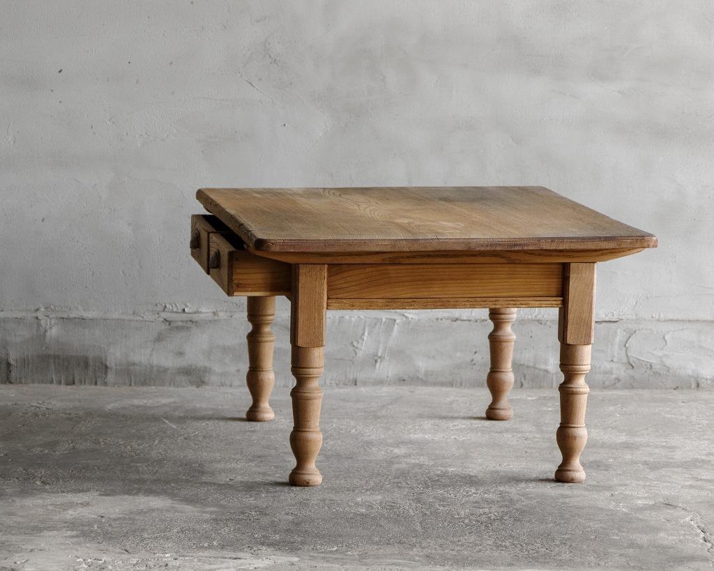 Japanese Antique Turned Leg Low Table, Taisho Era'1912-1926', Wabi Sabi In Good Condition In Hitachiomiya-shi, 08