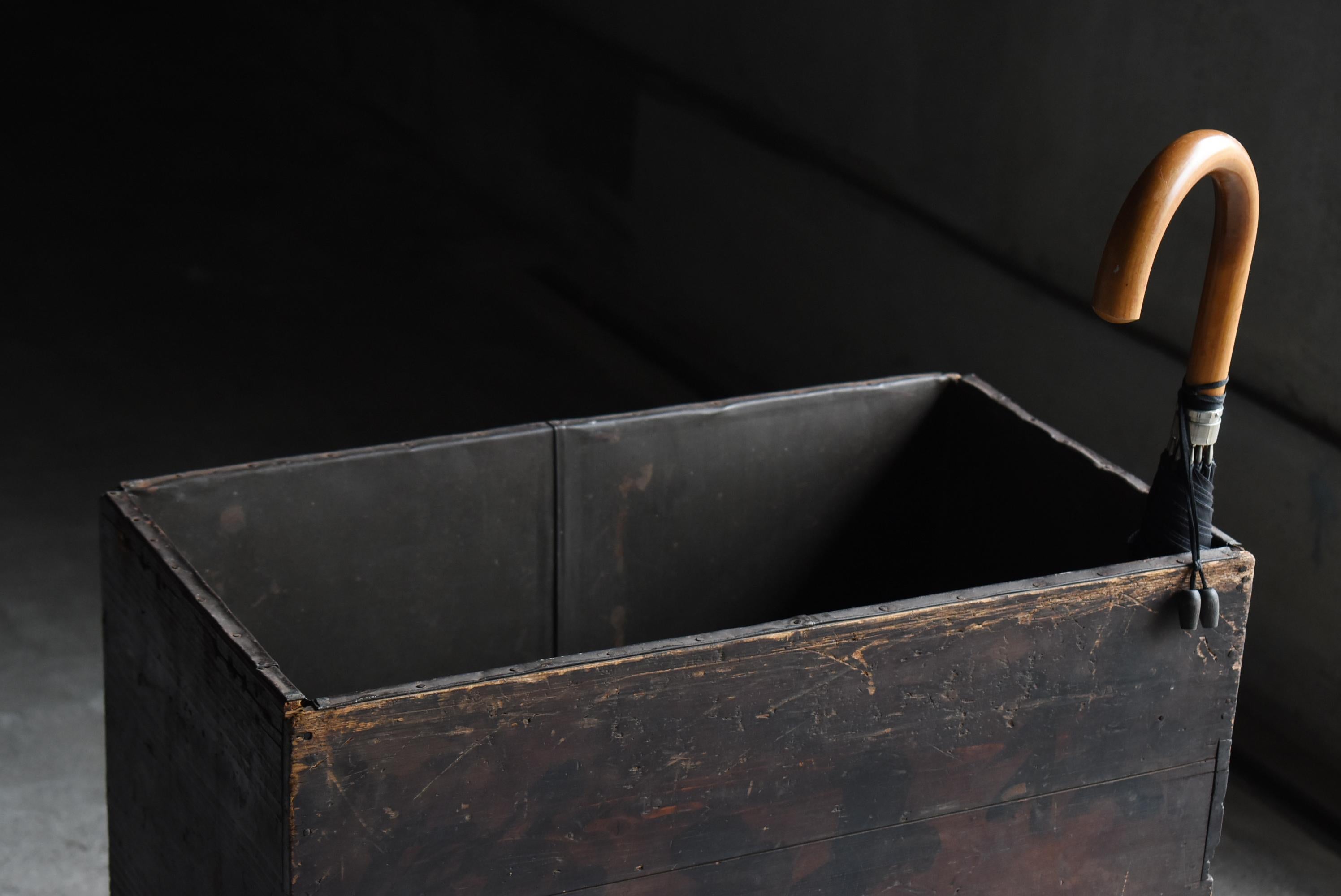 Japonais Japanese Antique Umbrella Stand 1900s-1940s / Wabi Sabi en vente