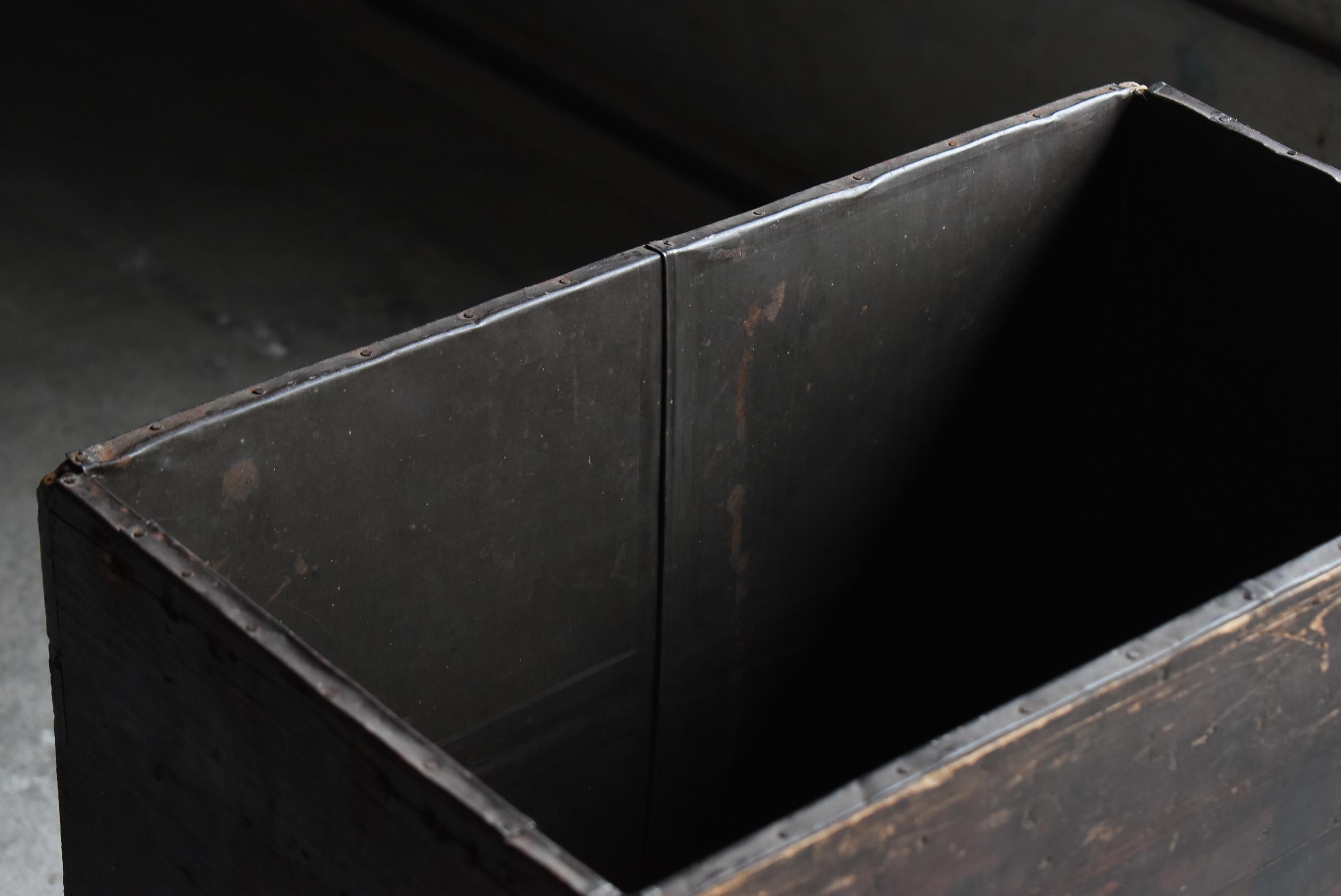 Travail du bois Japanese Antique Umbrella Stand 1900s-1940s / Wabi Sabi en vente