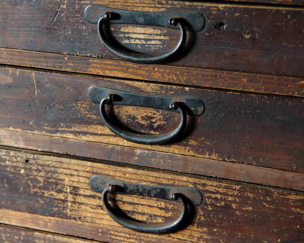 Ancienne commode verticale japonaise de l'ère Meiji (1868-1912), Wabi Sabi en vente 5