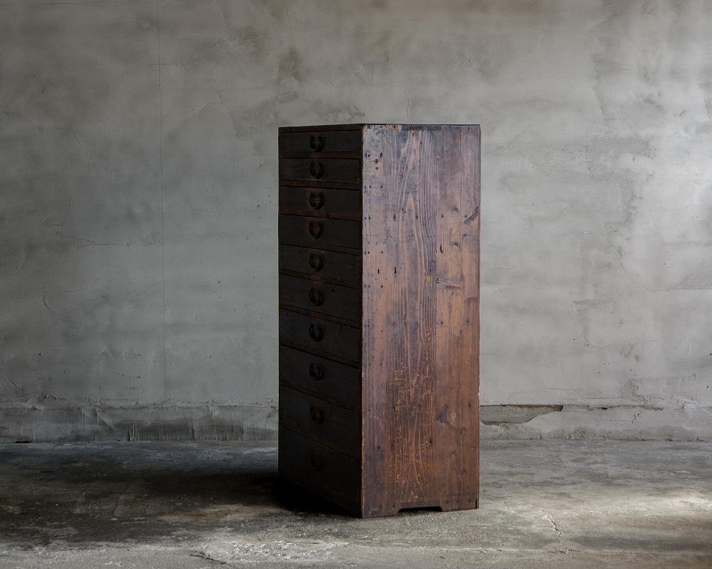Cèdre Ancienne commode verticale japonaise de l'ère Meiji (1868-1912), Wabi Sabi en vente