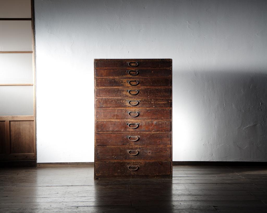 Ancienne commode verticale japonaise de l'ère Meiji (1868-1912), Wabi Sabi en vente 1