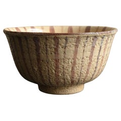 Antike vertikal gestreifte japanische Teeschale mit Streifen/19. bis frühes 20. Jahrhundert/Seto-Ware