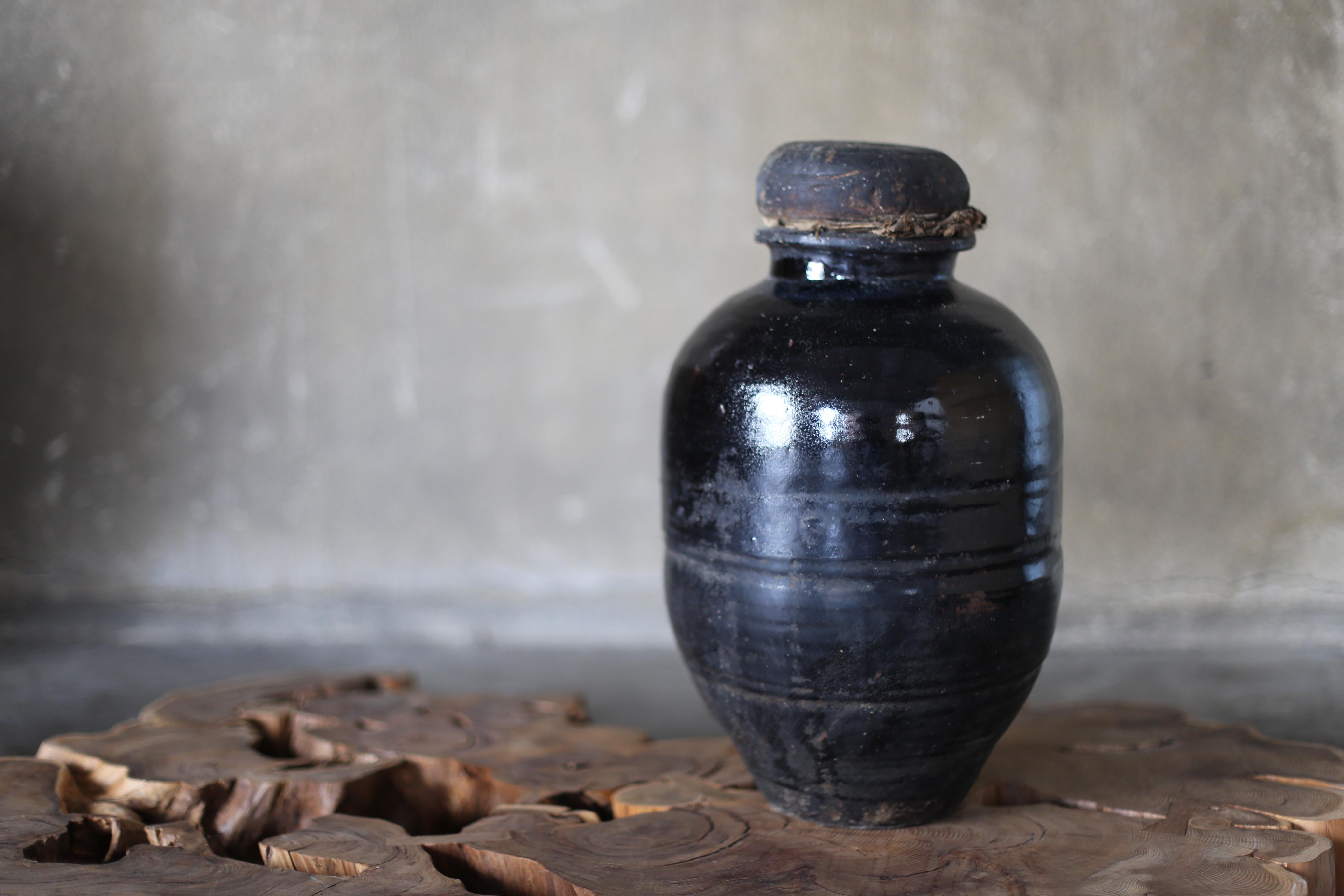 Meiji Japanese Antique Wabi-Sabi BK Pottery Vase 19th Century / Tsubo For Sale