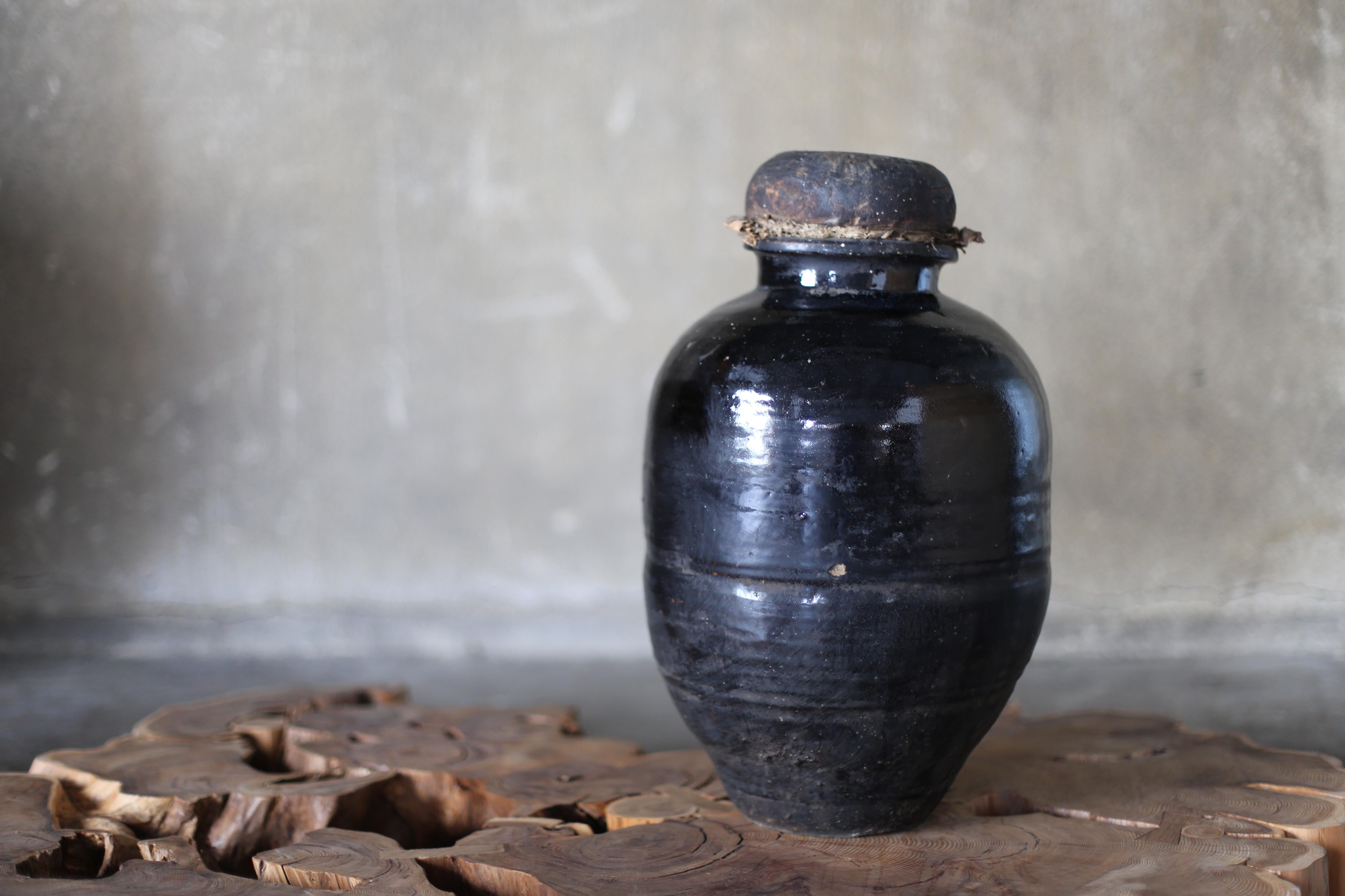 Japanned Japanese Antique Wabi-Sabi BK Pottery Vase 19th Century / Tsubo For Sale