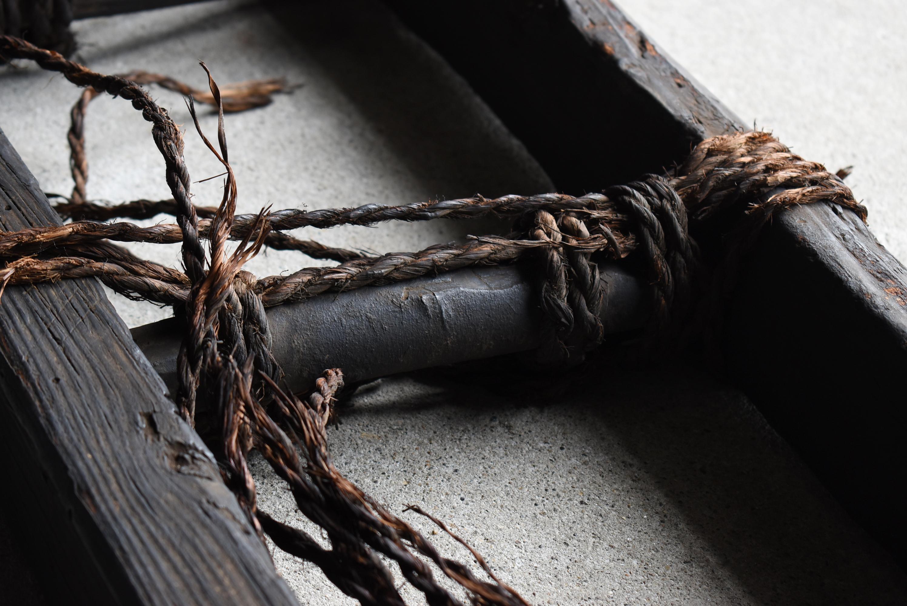 Échelle noire japonaise antique Wabi-Sabi 1800s-1860s / Objects fors Objects en vente 5