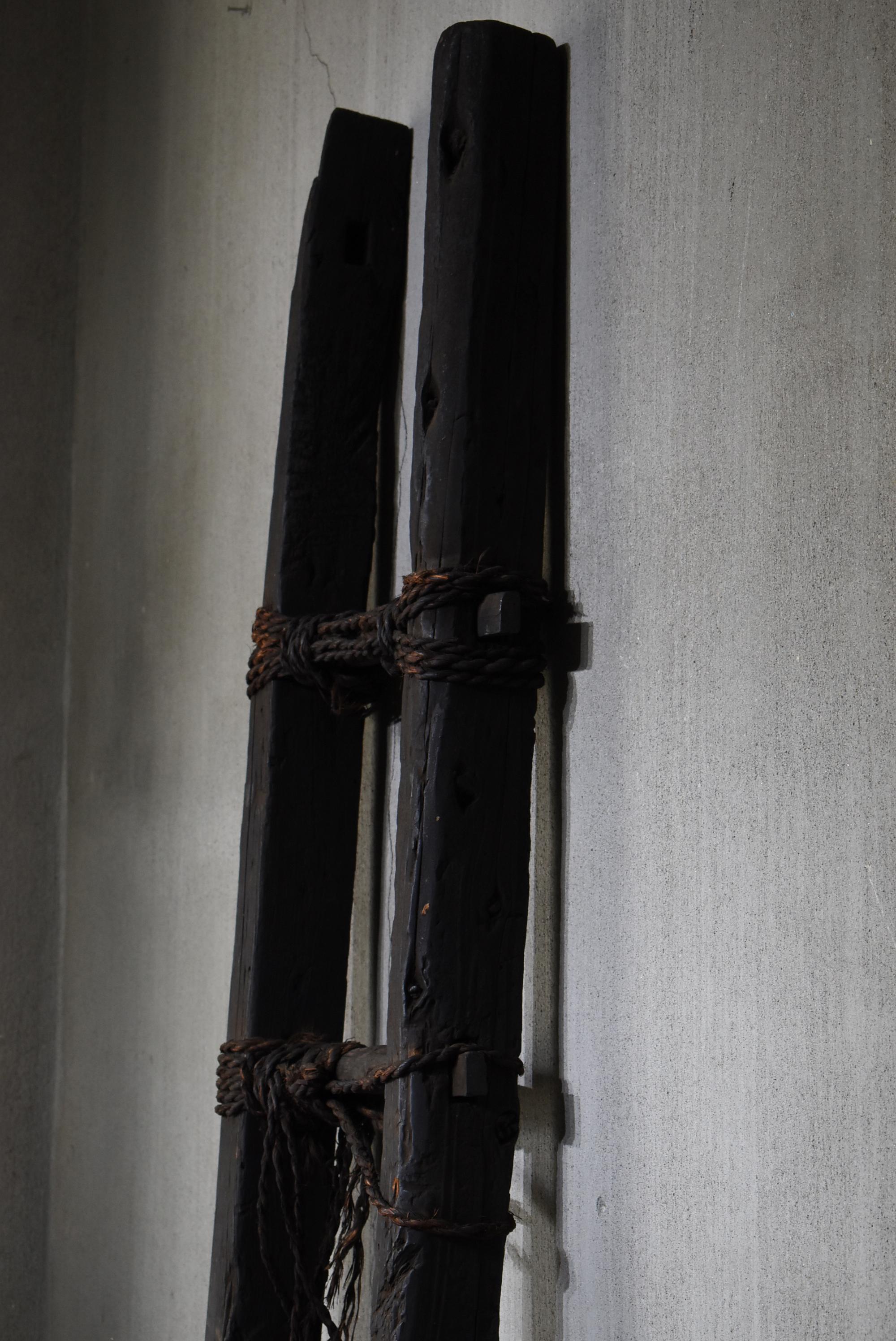 Japonais Échelle noire japonaise antique Wabi-Sabi 1800s-1860s / Objects fors Objects en vente