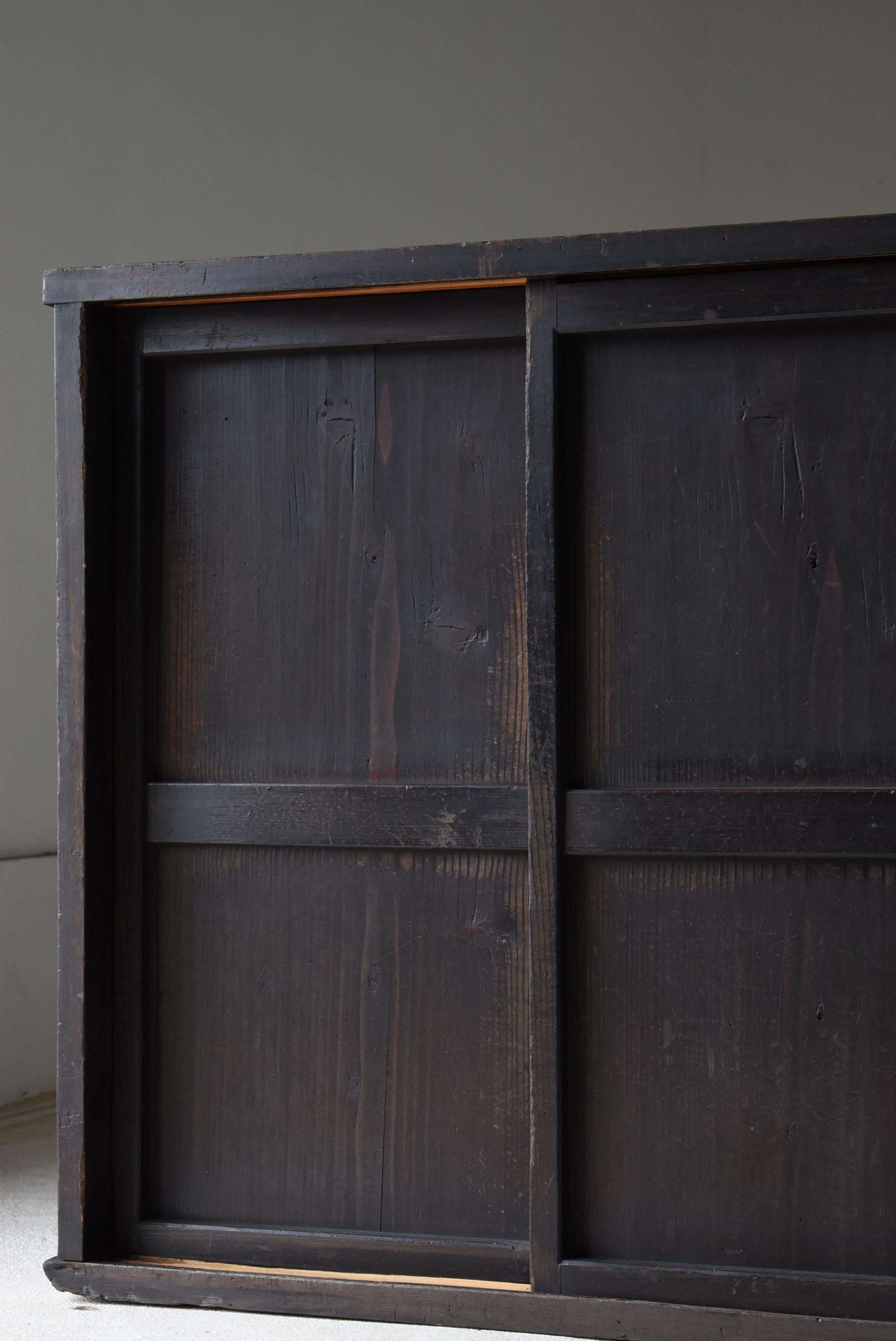 Japanese Antique Wabi Sabi Black Tansu 1860s-1900s / Cabinet Chests of Drawers In Good Condition In Sammu-shi, Chiba