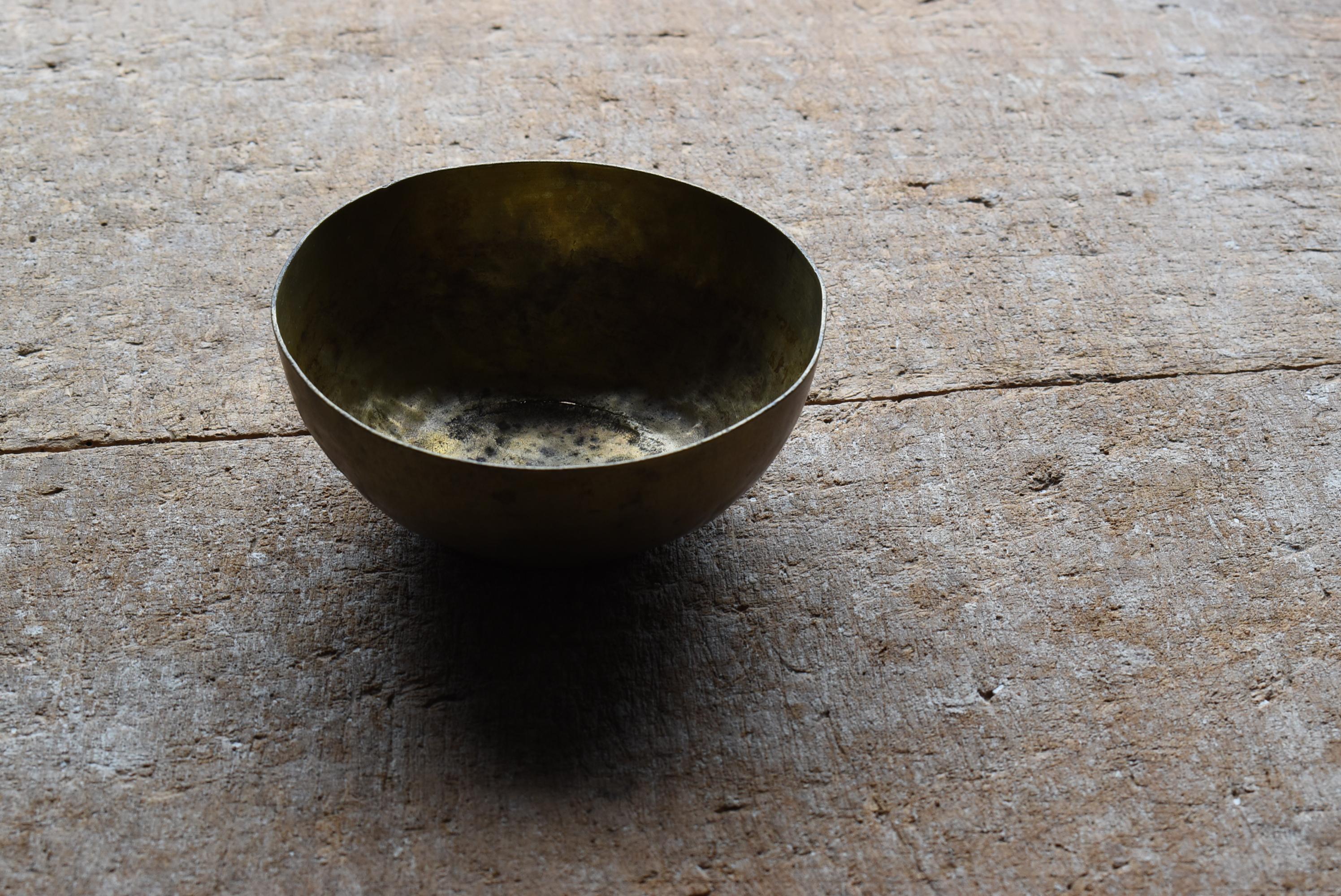 Cuenco japonés antiguo de latón Wabi Sabi 1900s-1940s 4