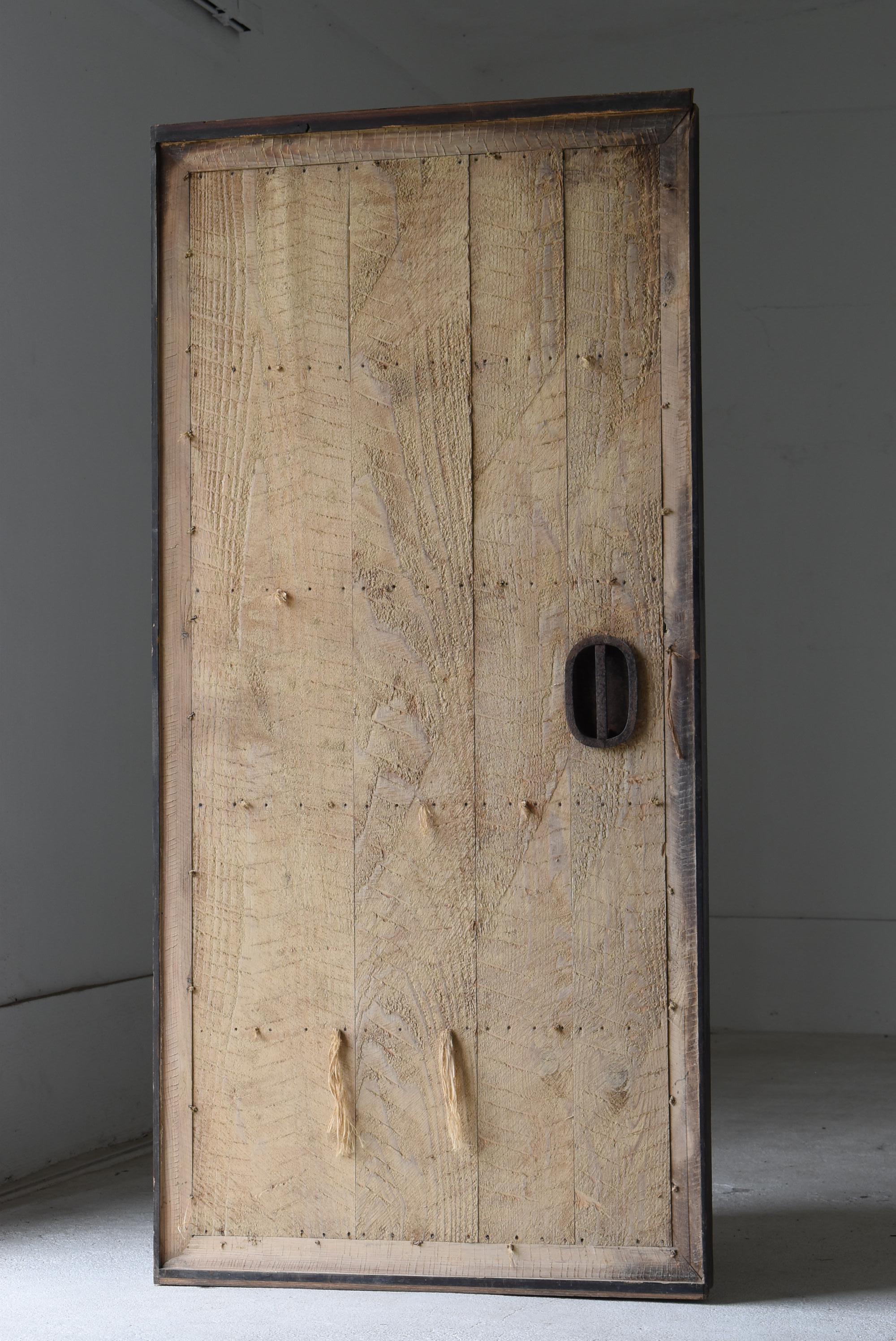 This is a very old Japanese warehouse door.
This door is from the Meiji era. (1860s-1900s).
It is mainly constructed of cedar wood and the handle is made of iron.

The door was made of plaster, but the plaster peeled off and it looked like