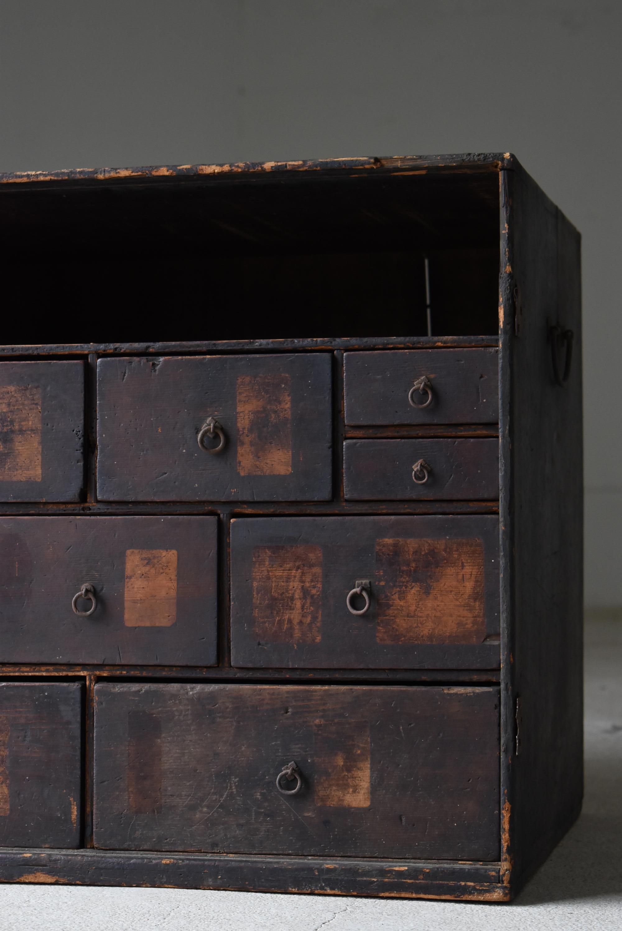 Japanischer antiker Wabi Sabi-Schrank mit Schublade 1860er-1900er Jahre / Tansu Aufbewahrungsschrank Mingei im Angebot 1