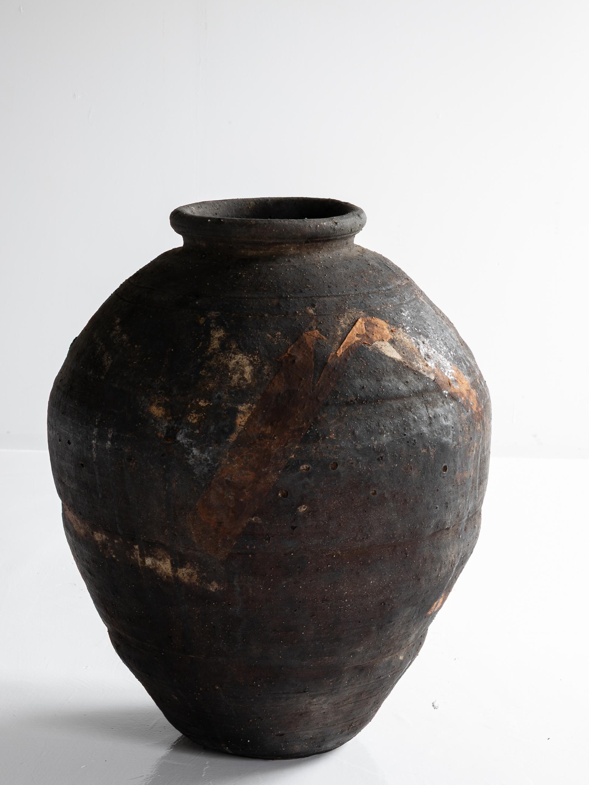 XIX secolo Japanese Antique Wabi-Sabi Edo Pottery Vase 1800s-1860s / Tsubo in vendita