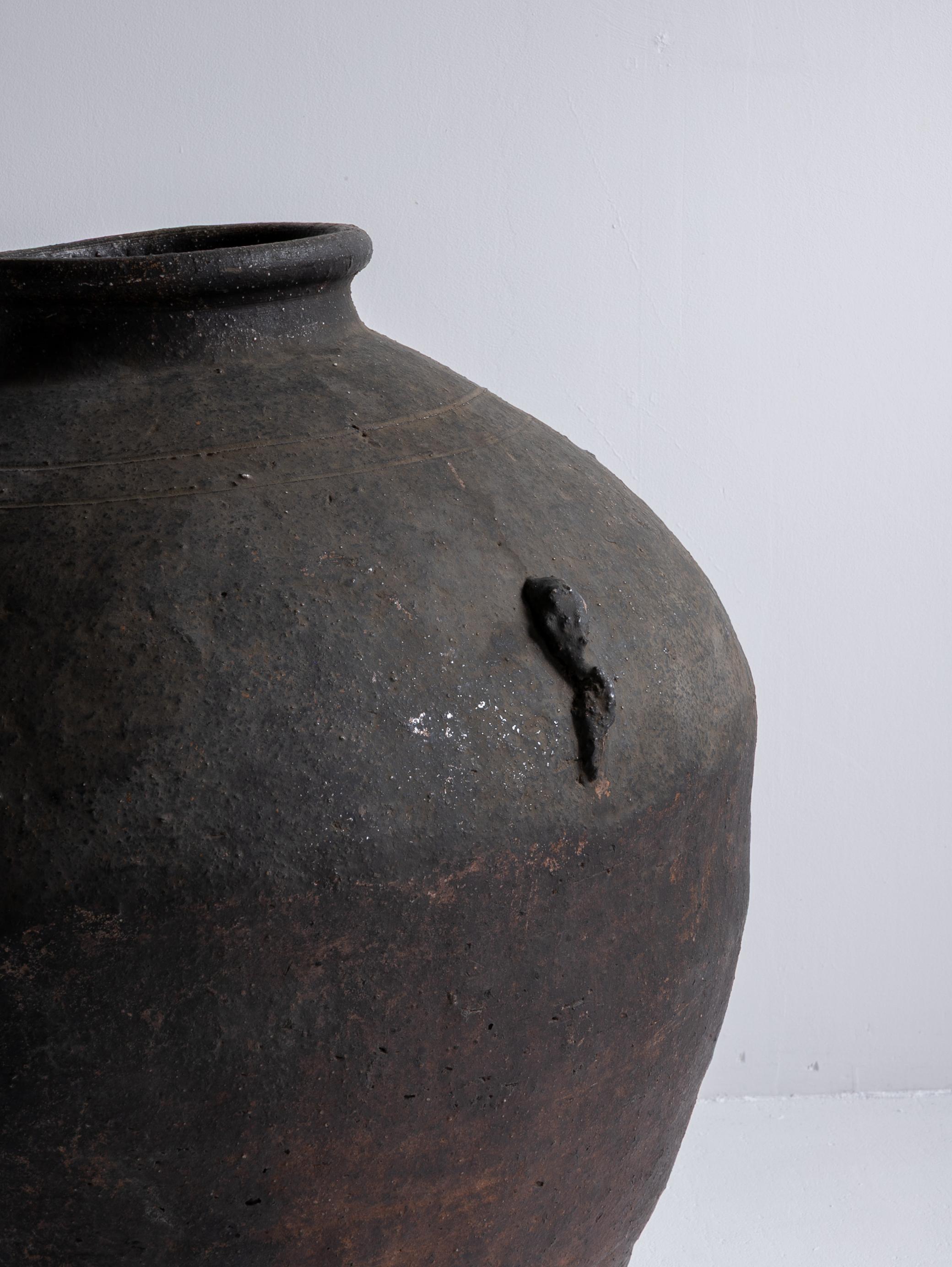 Vaso antico giapponese in ceramica Wabi-Sabi Edo del XVIII secolo / Tsubo in vendita 7