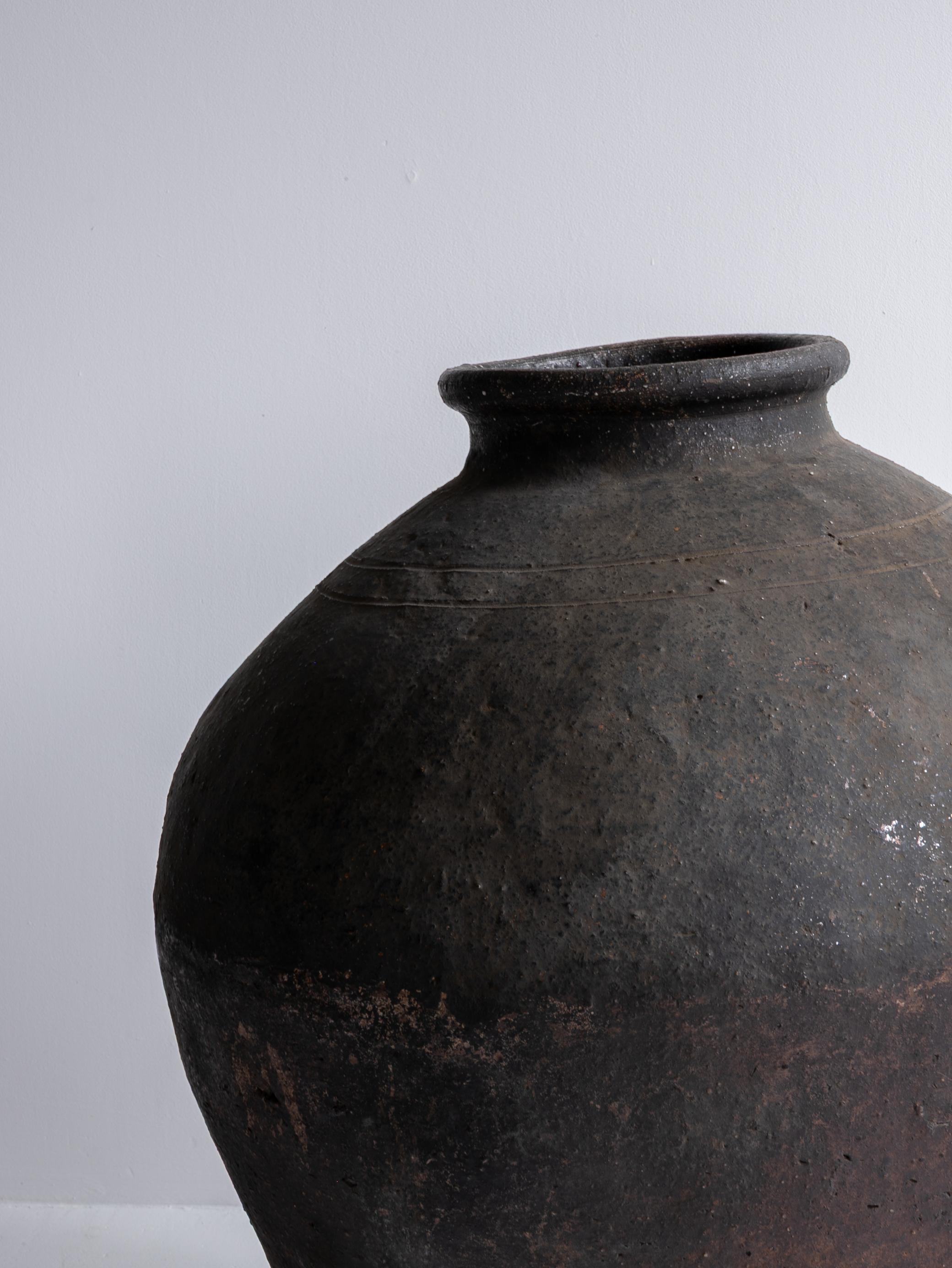 Vaso antico giapponese in ceramica Wabi-Sabi Edo del XVIII secolo / Tsubo in vendita 9
