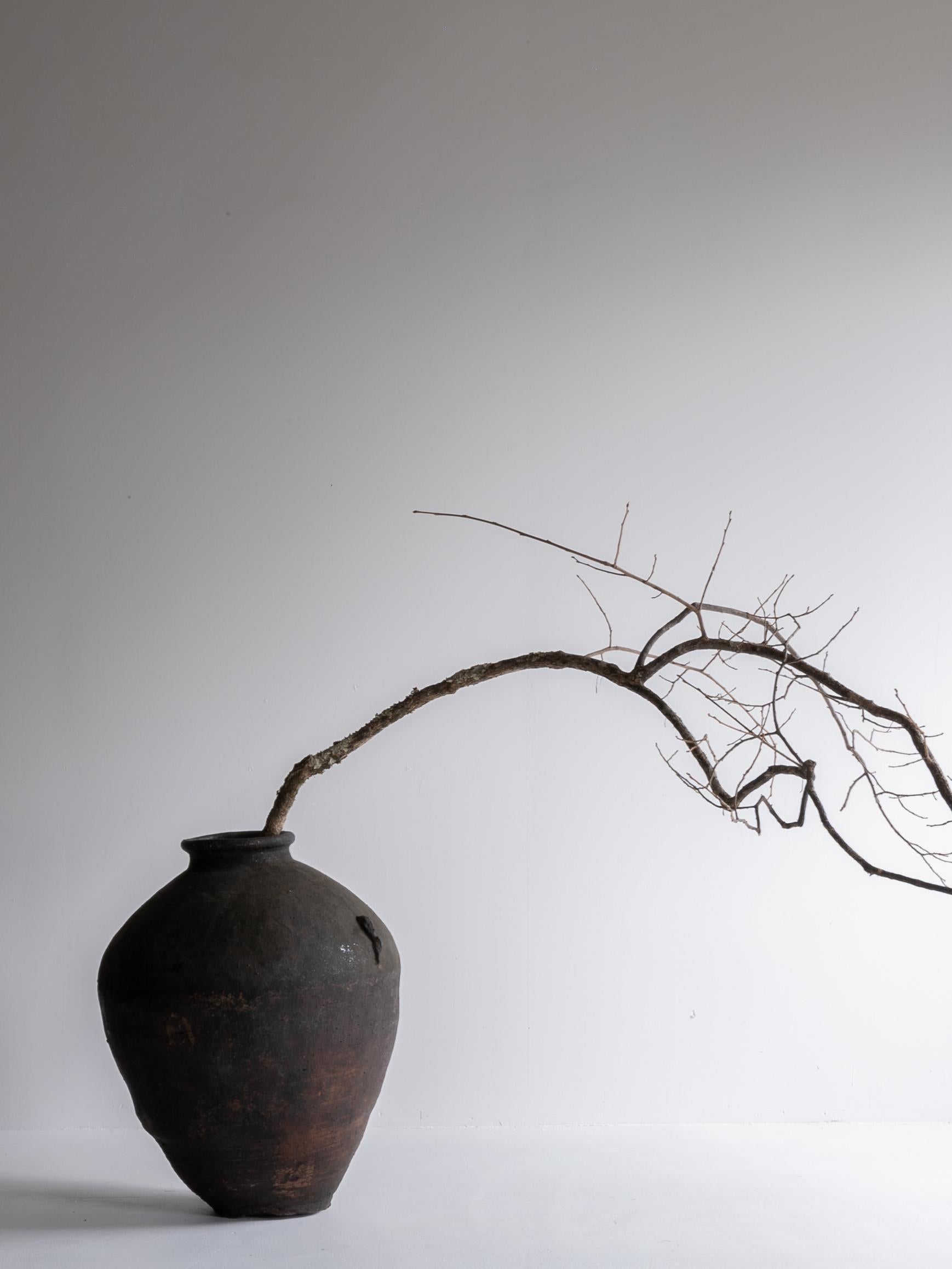 XVII secolo Vaso antico giapponese in ceramica Wabi-Sabi Edo del XVIII secolo / Tsubo in vendita