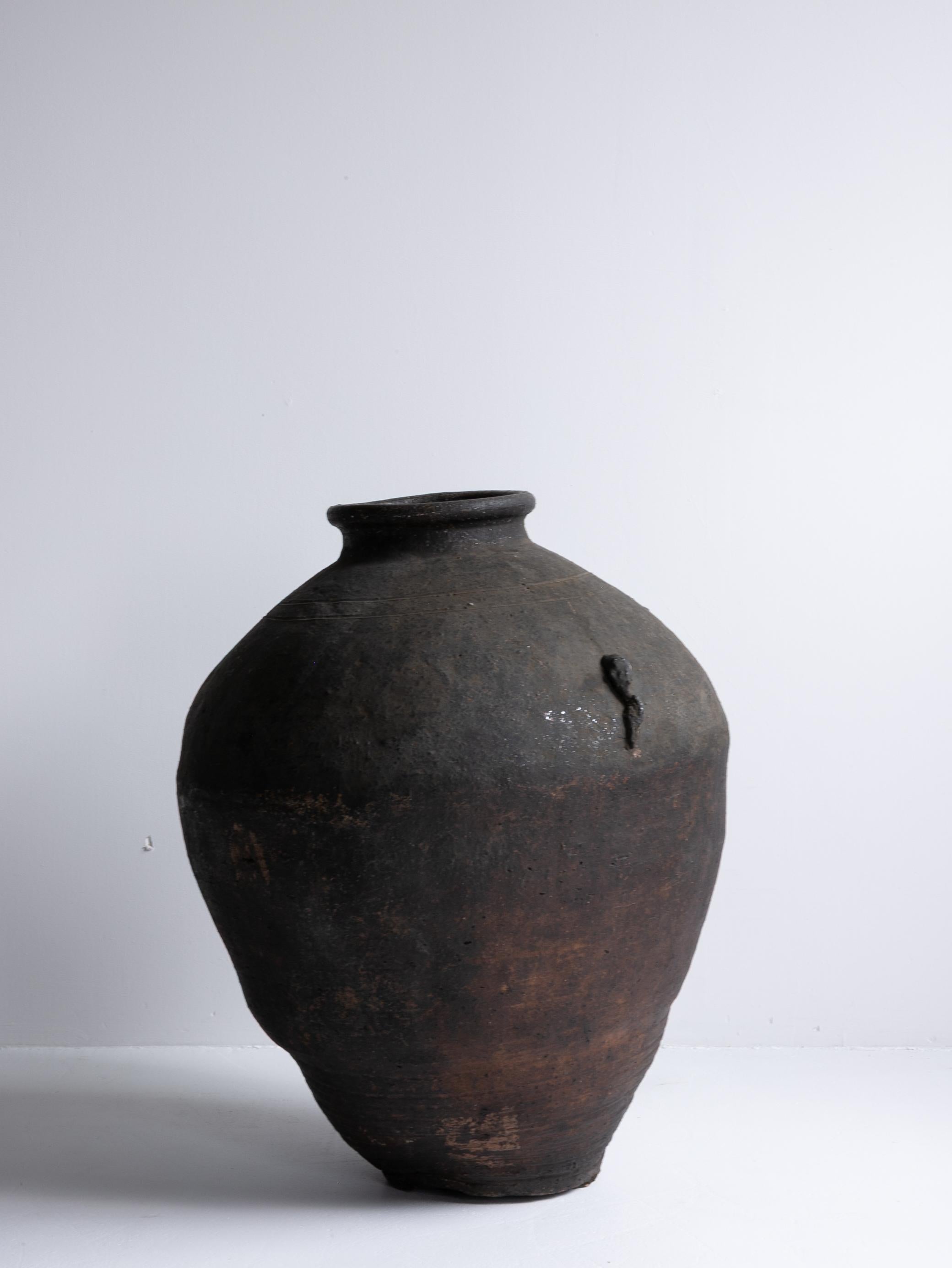 Vaso antico giapponese in ceramica Wabi-Sabi Edo del XVIII secolo / Tsubo in vendita 1