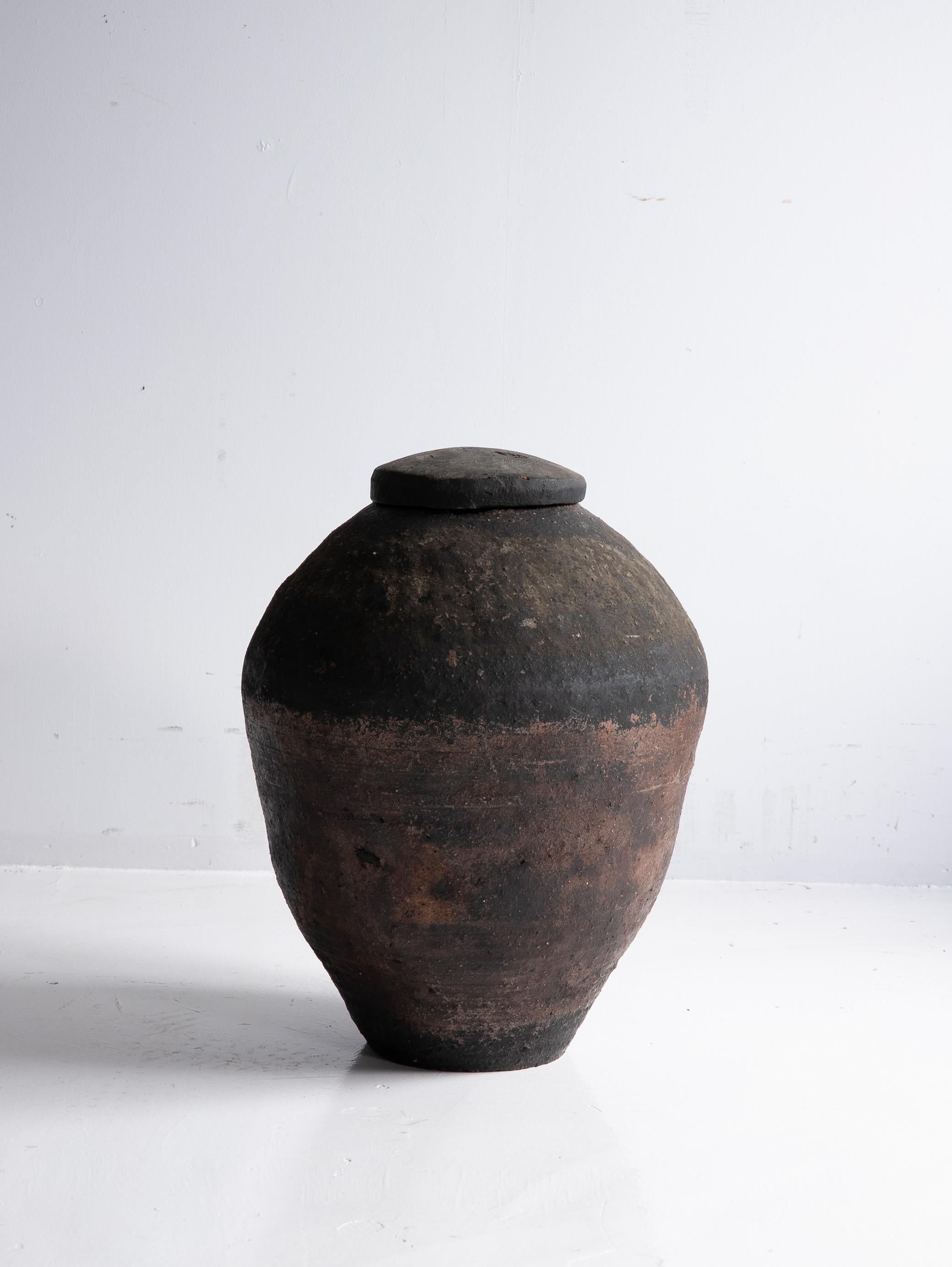 Japanische antike Wabi-Sabi Edo-Keramik-Vase 19. Jahrhundert / Tsubo / Shigaraki (Japanlack) im Angebot