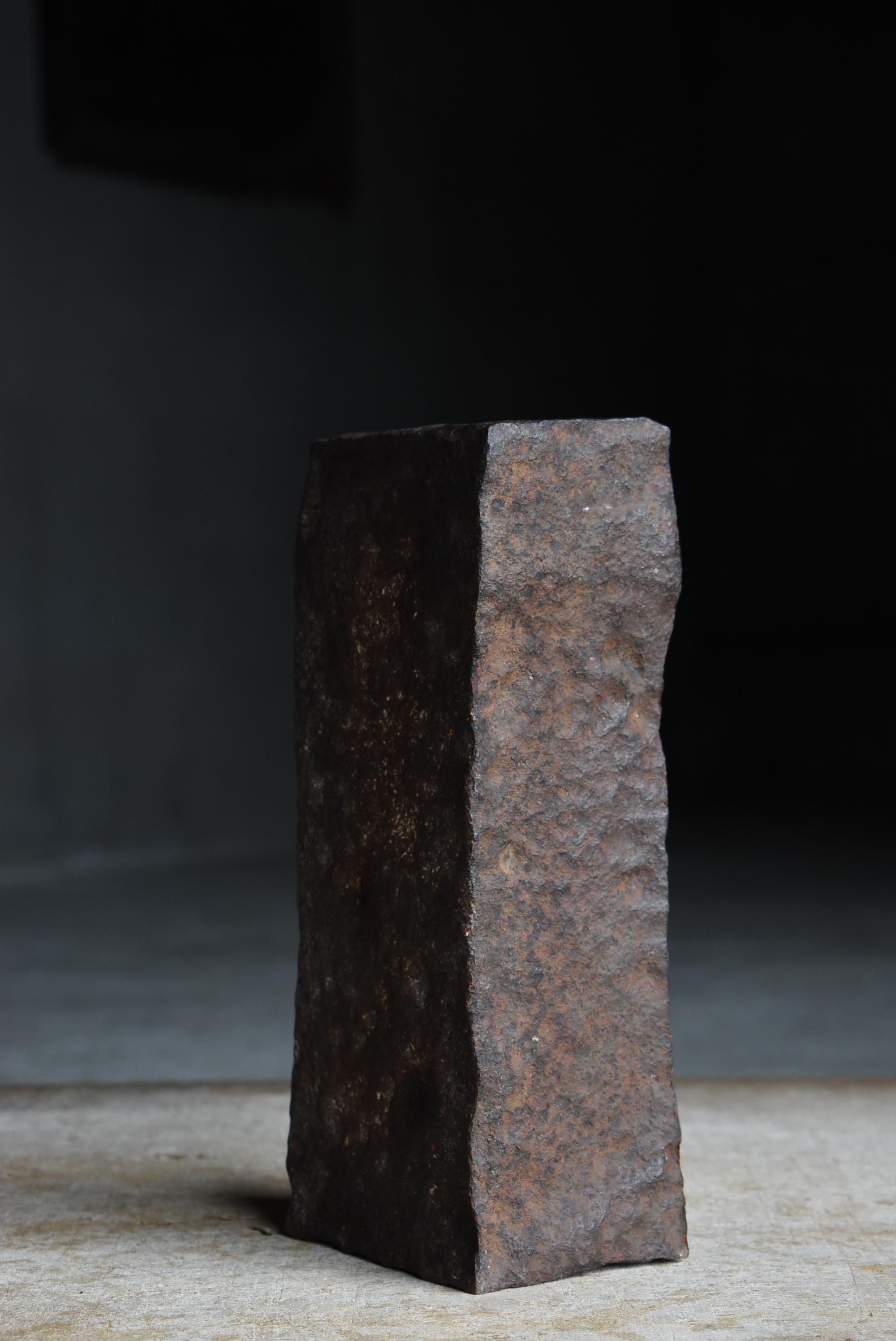 20ième siècle Japanese Antique Wabi-Sabi Iron Block 