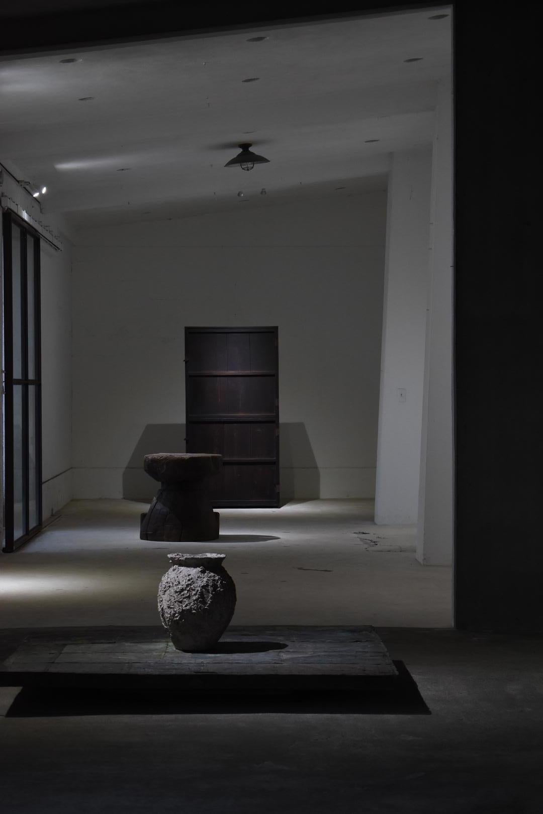 This account consists of five companies.
As for me, I specialize in Japanese antiques and deal in carefully selected items.
With my 20 years of experience, I am re-proposing Japanese antiques from a new perspective.

This is a Japanese black large