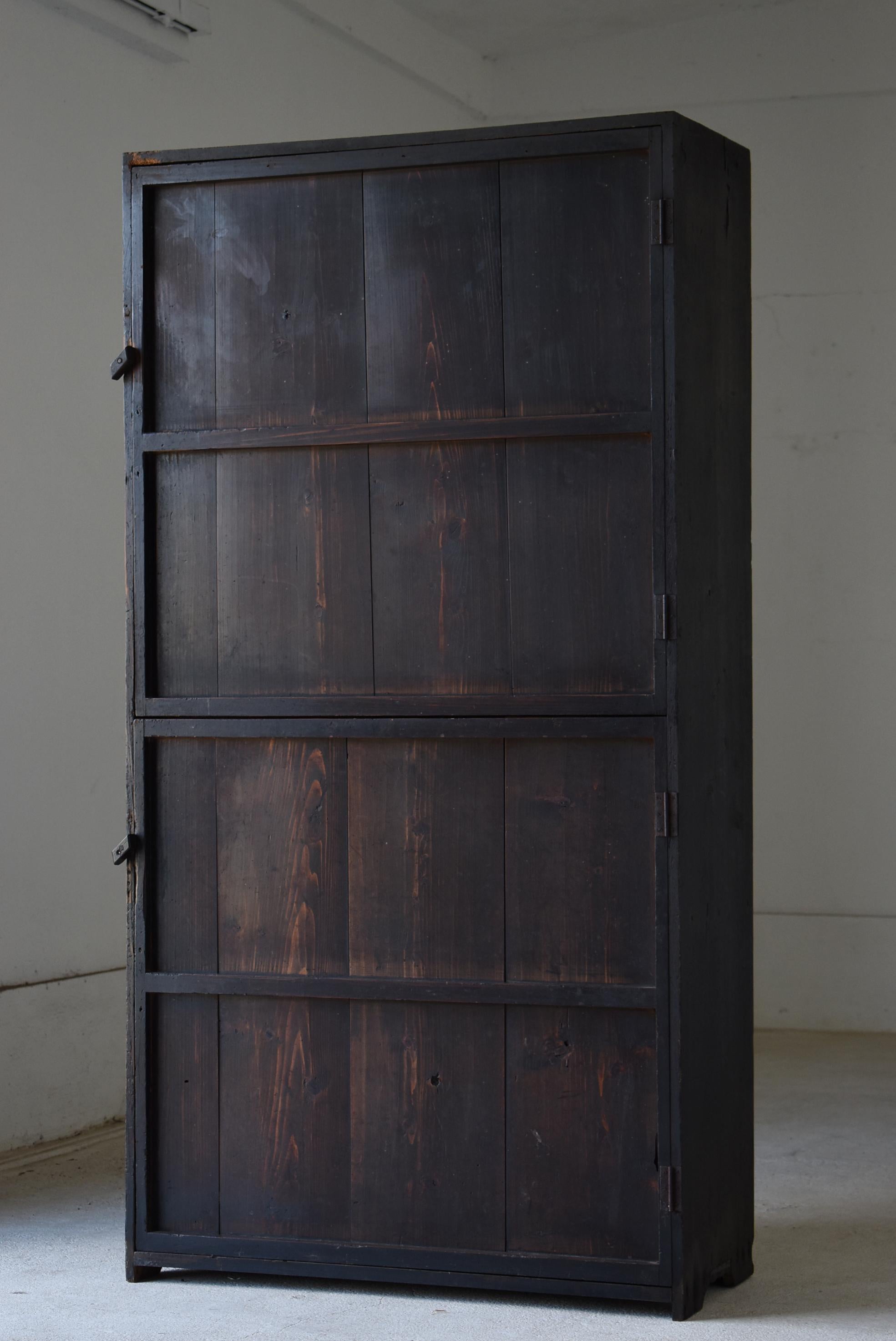 Japanese Antique Wabi-Sabi Large Cabinet 1860s-1900s / Black Tansu In Good Condition In Sammu-shi, Chiba