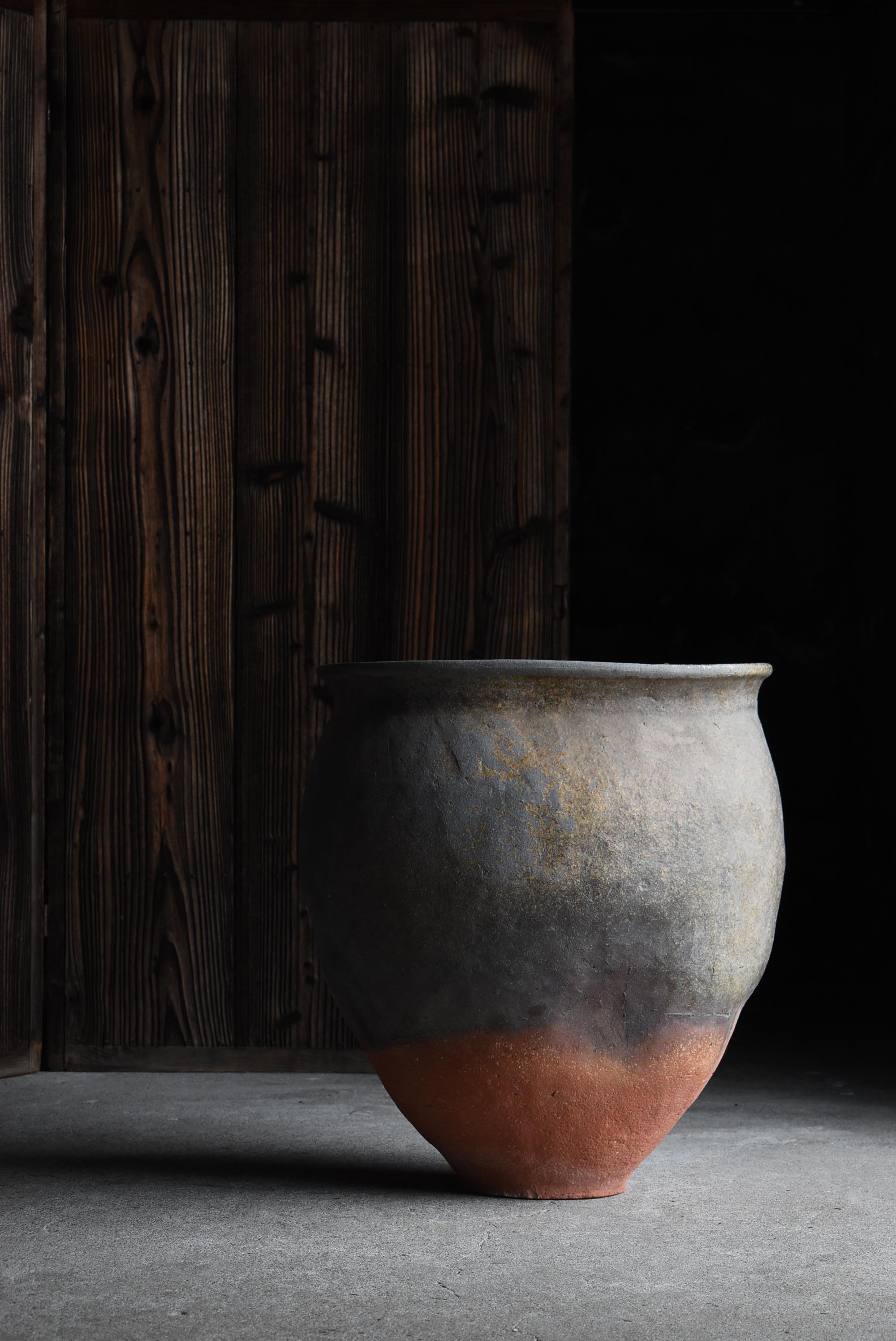 This account is operated by five different companies.
As for me, I specialize in Japanese antiques and carefully selected items.
With my 20 years of experience, I am re-proposing Japanese antiques from a new perspective.

This is a very old large