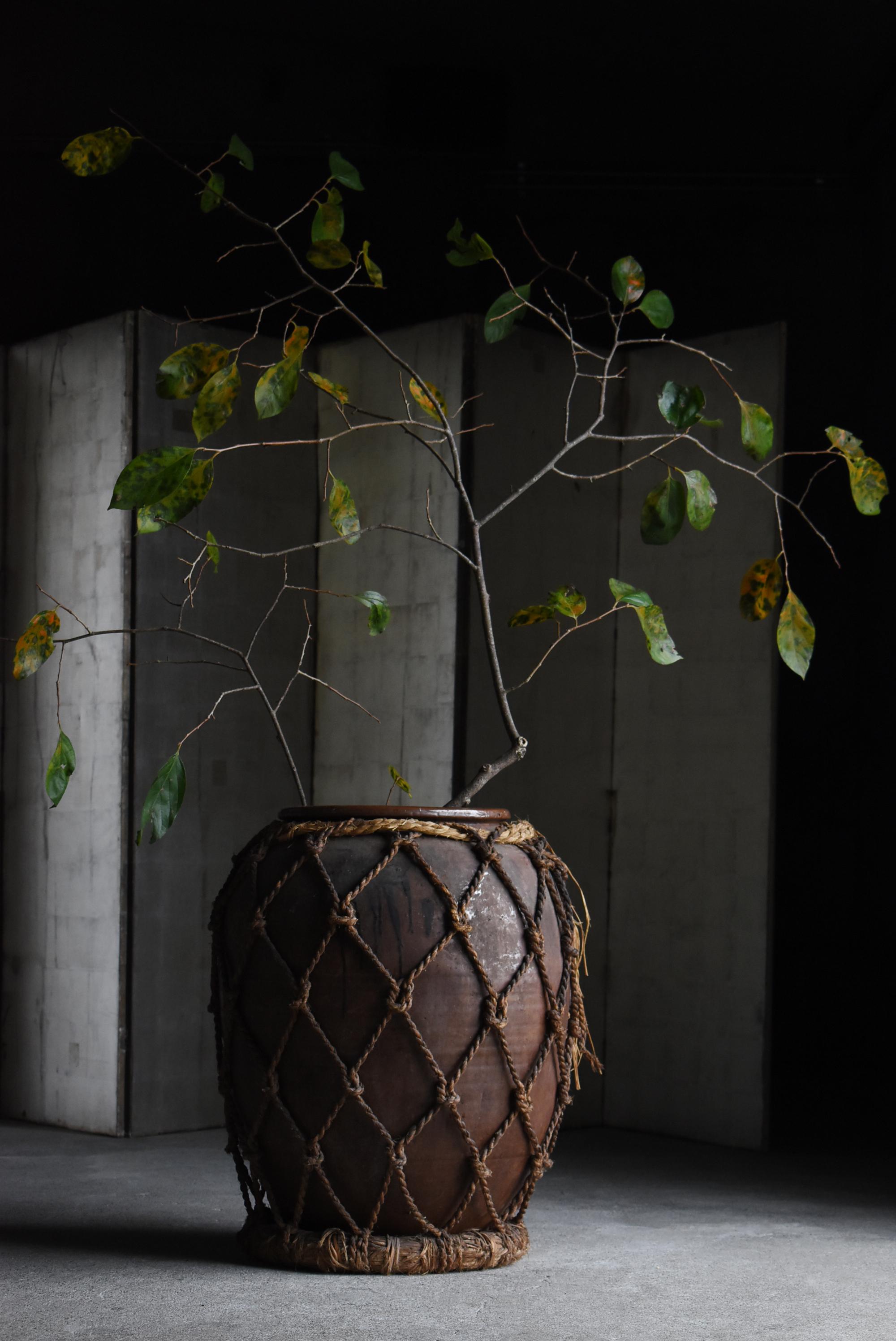 This account consists of five companies.
As for me, I specialize in Japanese antiques and deal in carefully selected items.
With my 20 years of experience, I am re-proposing Japanese antiques from a new perspective.

This is a very old large ceramic